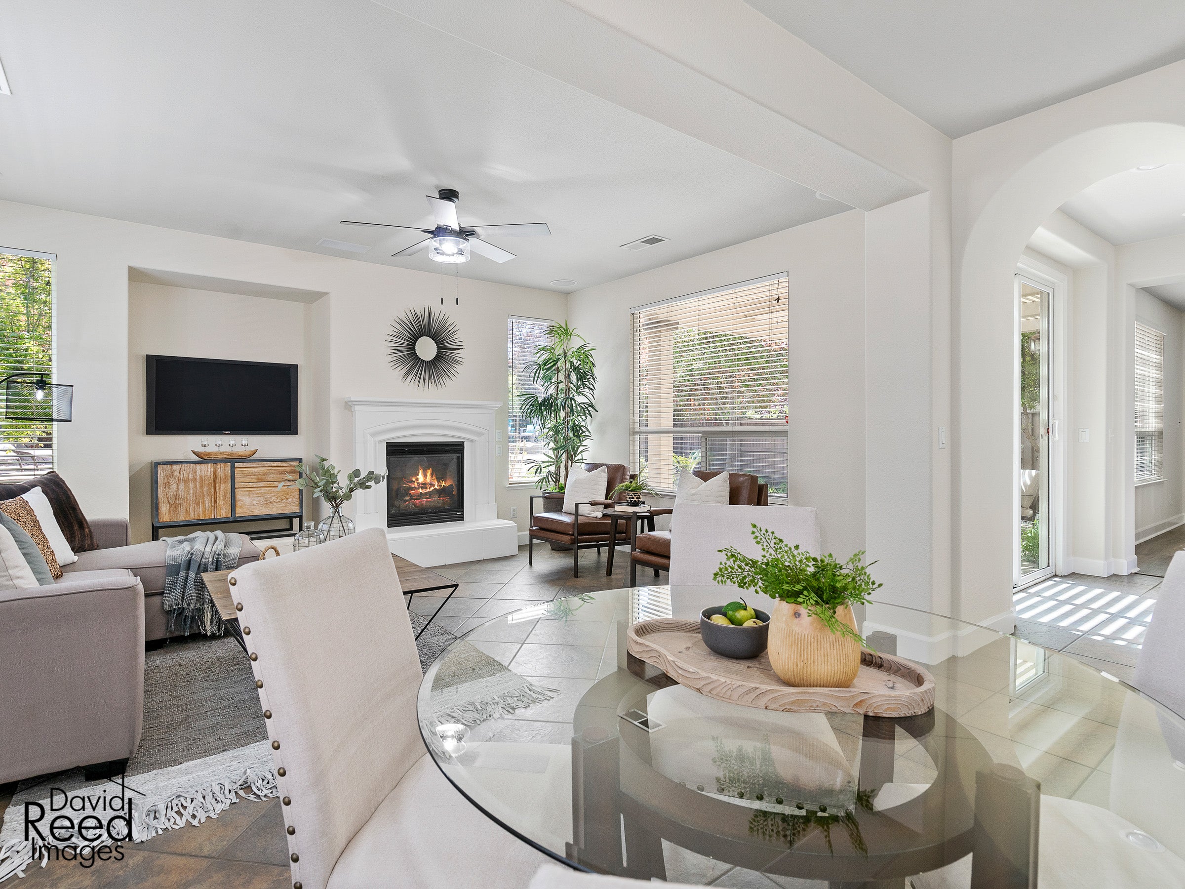 4093_BothwellCircle_Int_Kitchen_3_15_WithFire