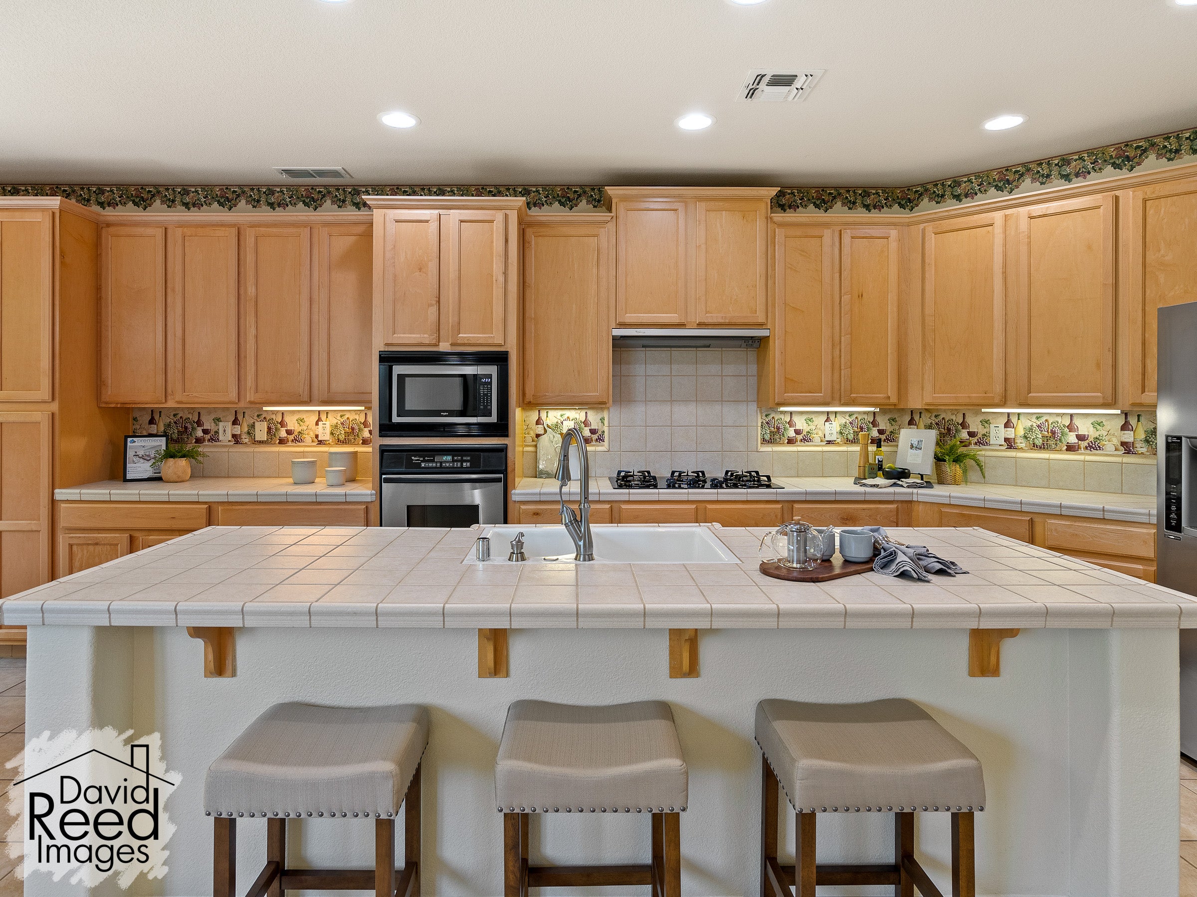 4142_TorrazzoWay_Int_Kitchen_1_02