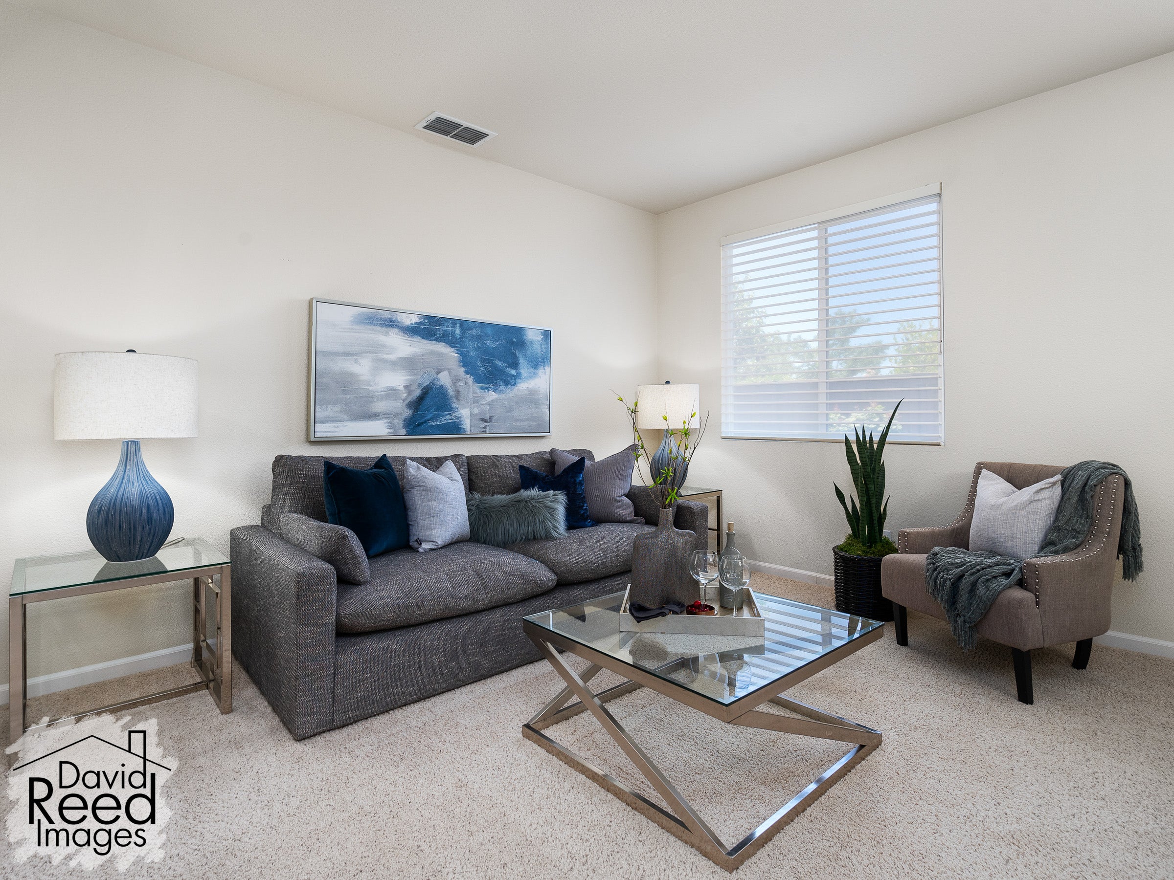 4142_TorrazzoWay_Int_LivingRoom_1_01