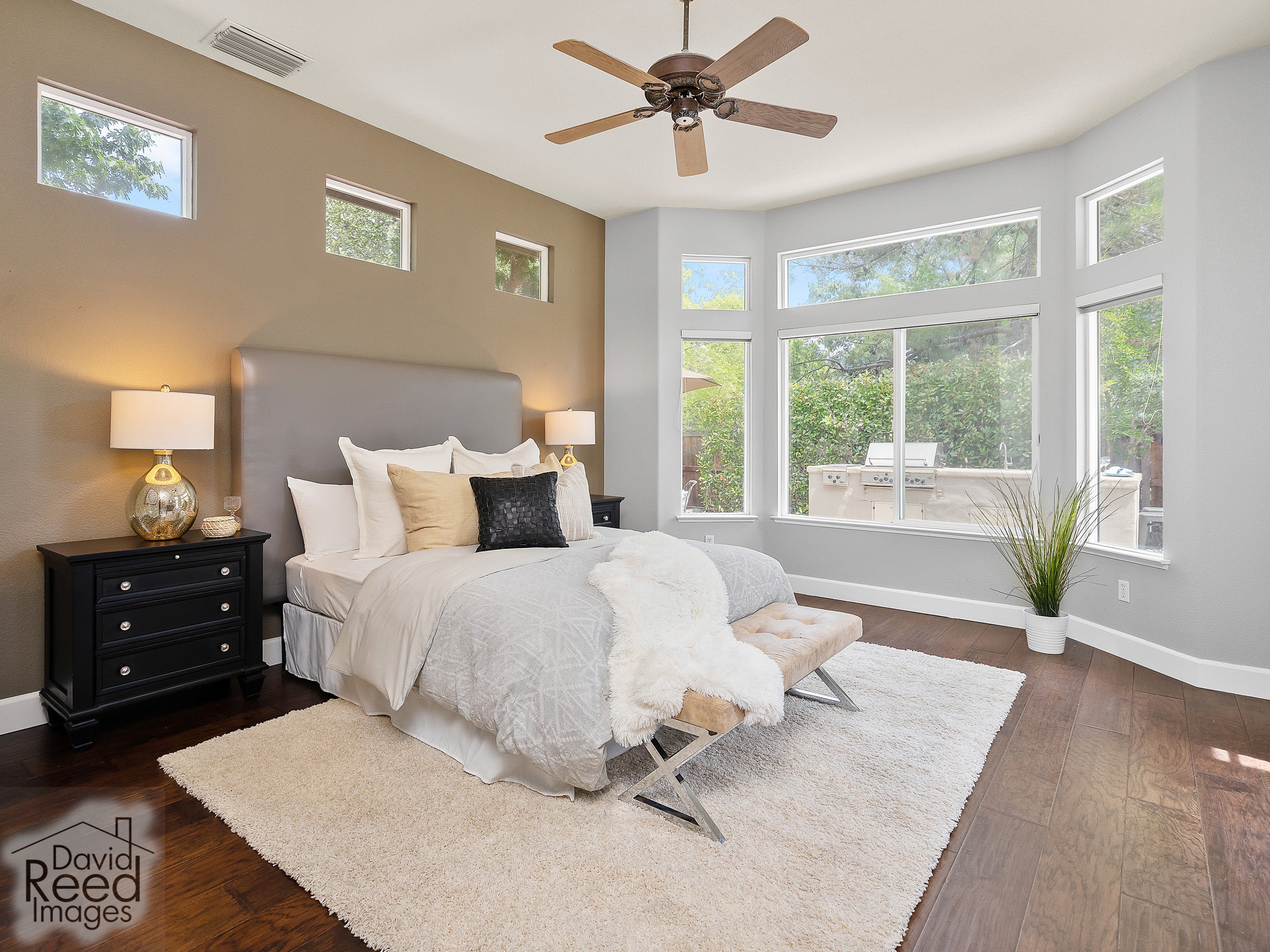 4185_MeadowWoodDrive_Int_Bedroom1_1_01