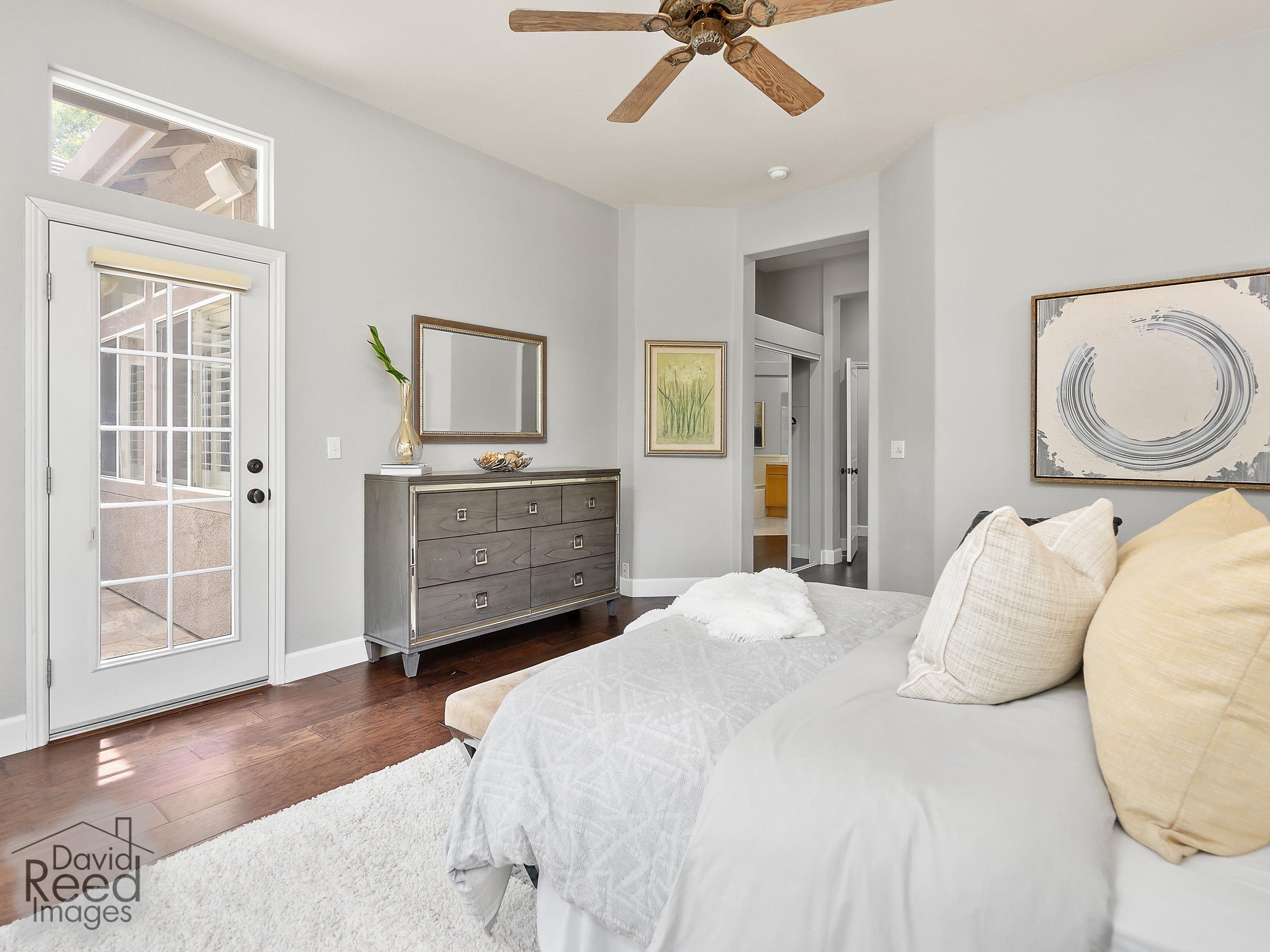4185_MeadowWoodDrive_Int_Bedroom1_1_03