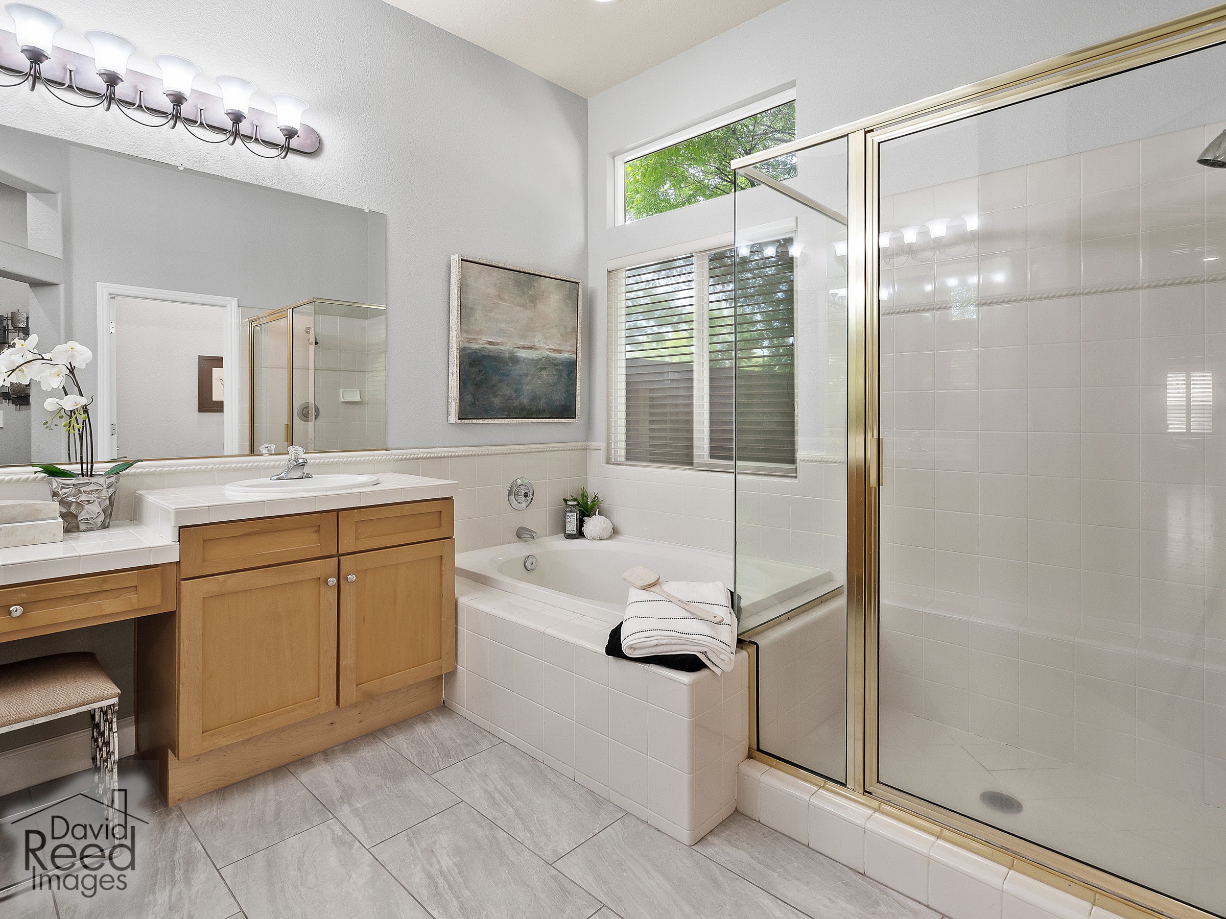 4185_MeadowWoodDrive_Int_Bedroom1_1_04