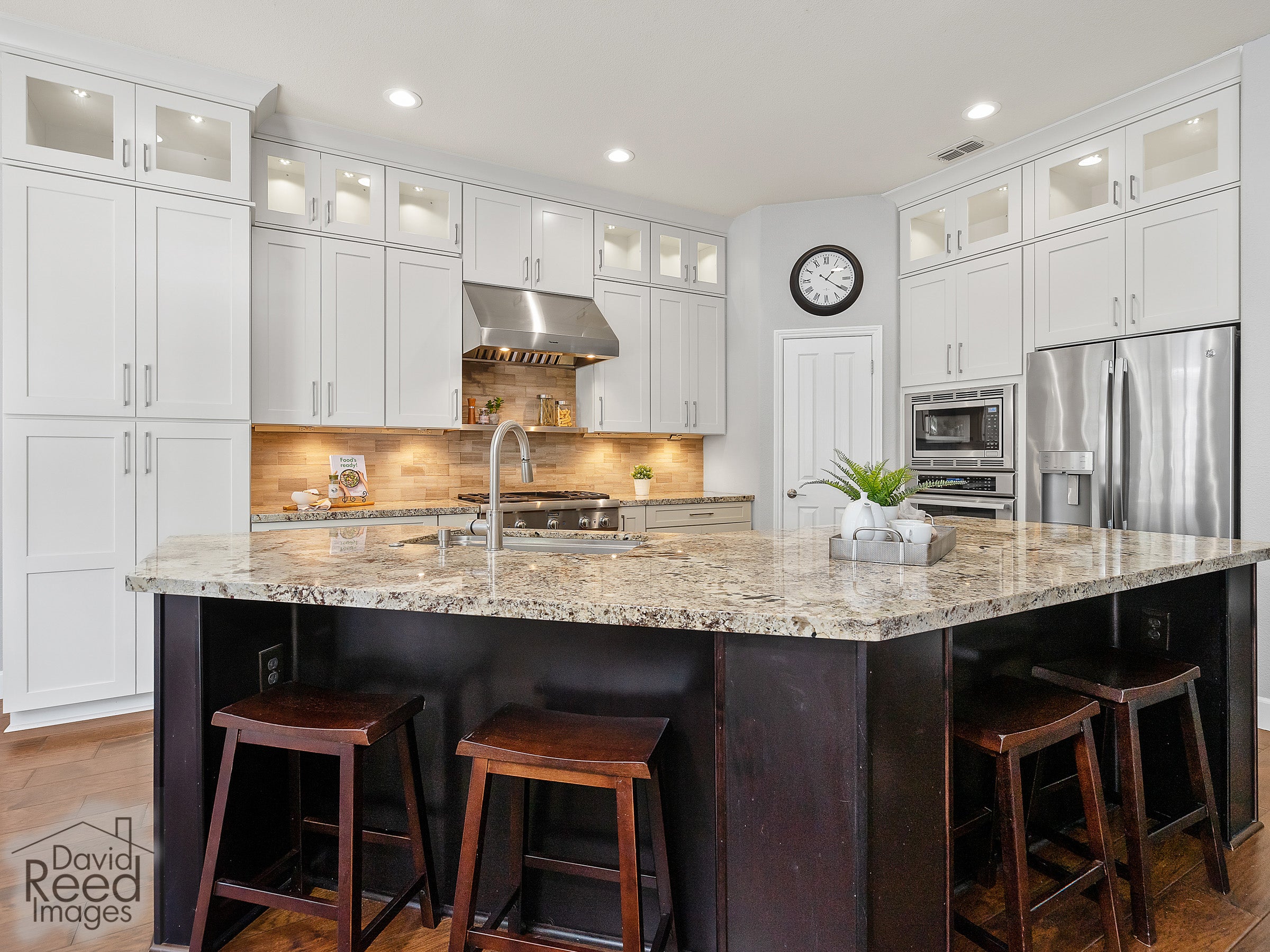 4185_MeadowWoodDrive_Int_Kitchen_1_03