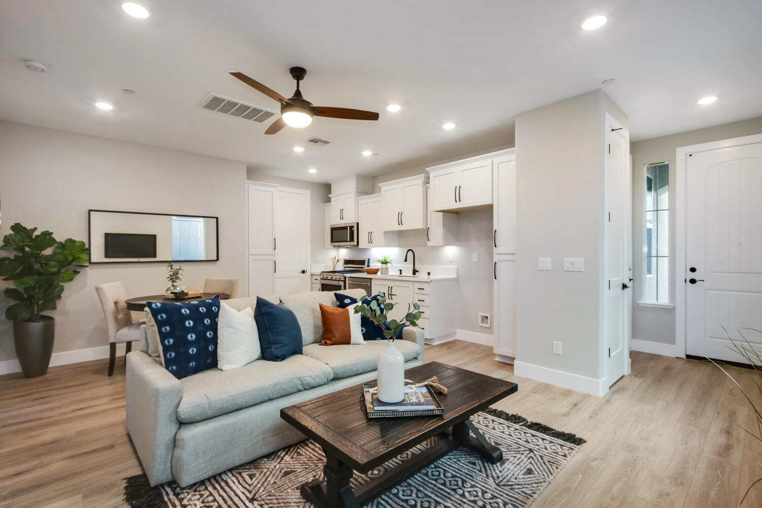 4835_White_Pine_Dr_Folsom_CA-large-051-050-051-1500x1000-72dpi
