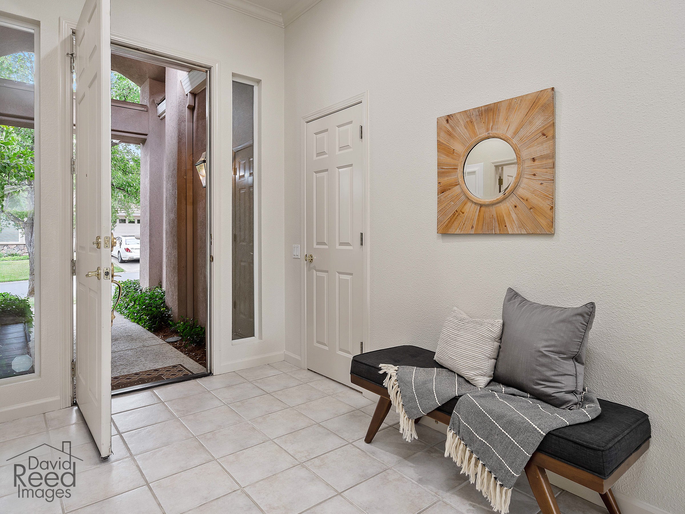 5035_TaylorWay_Int_Entry_1_01