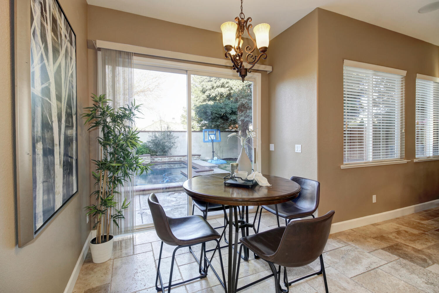 5078_Dodson_Lane_Sacramento_CA-large-026-028-026-1500x1000-72dpi
