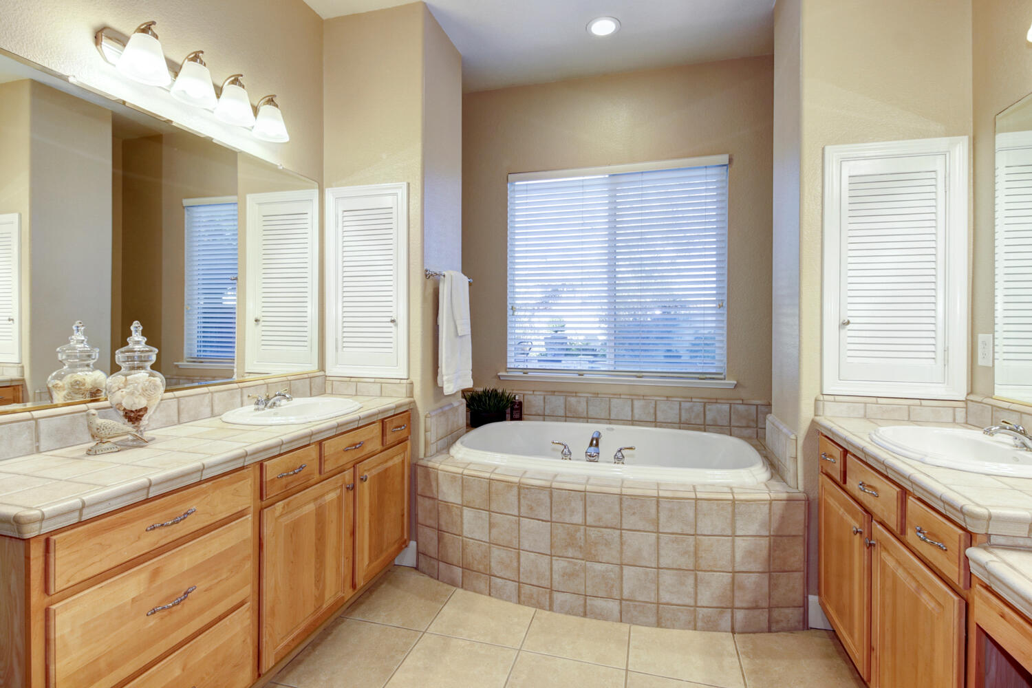 5078_Dodson_Lane_Sacramento_CA-large-029-029-029-1500x1000-72dpi