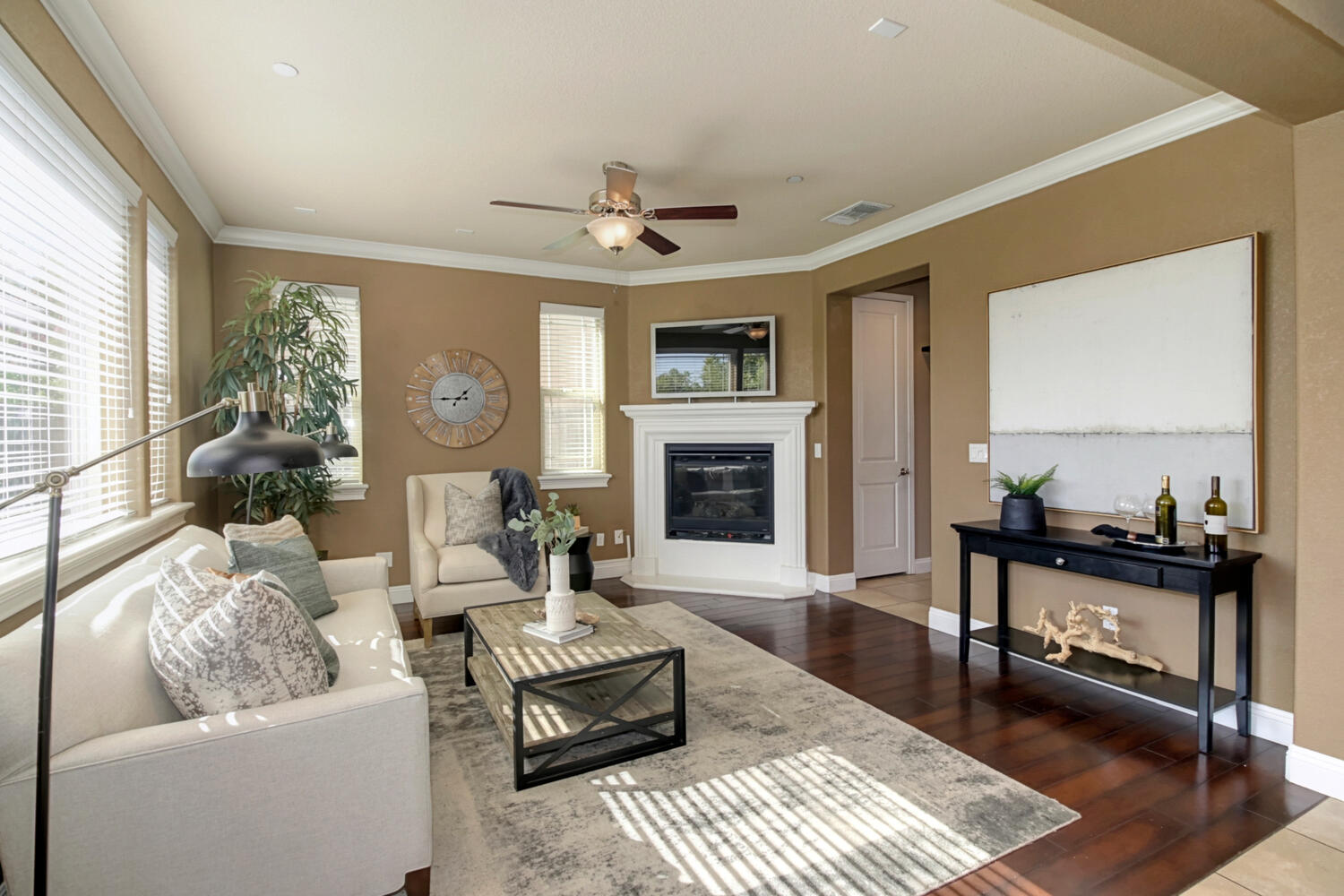 565_Addison_Ct_Folsom_CA_95630-large-006-005-006-1500x1000-72dpi