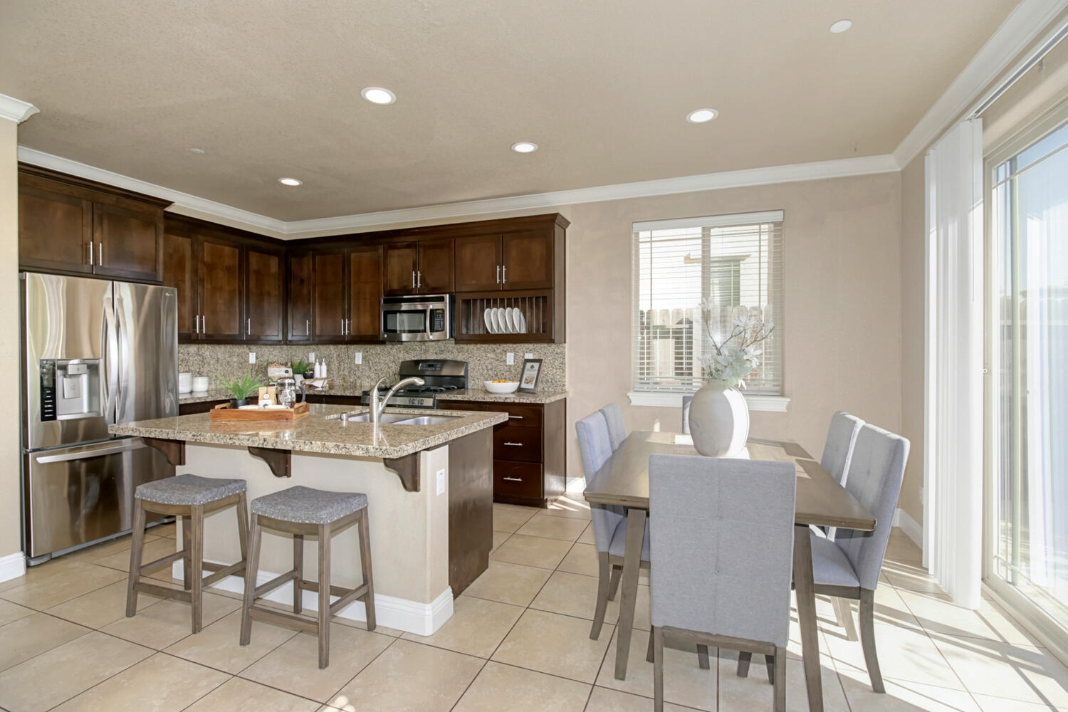 565_Addison_Ct_Folsom_CA_95630-large-011-008-011-1500x1000-72dpi
