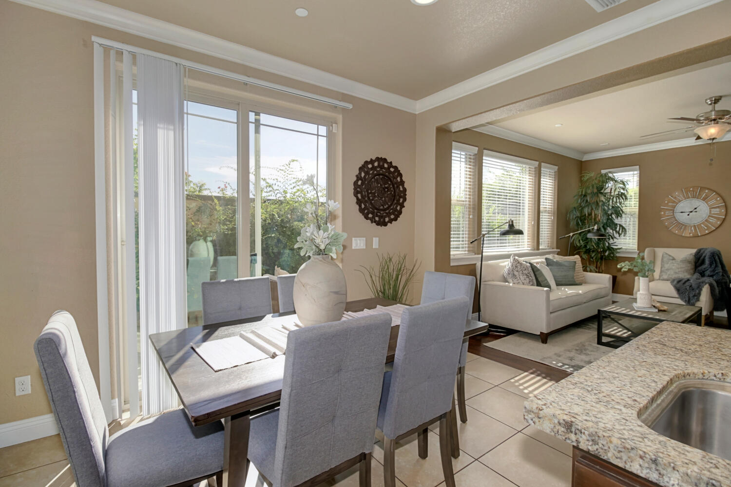 565_Addison_Ct_Folsom_CA_95630-large-018-016-018-1500x1000-72dpi