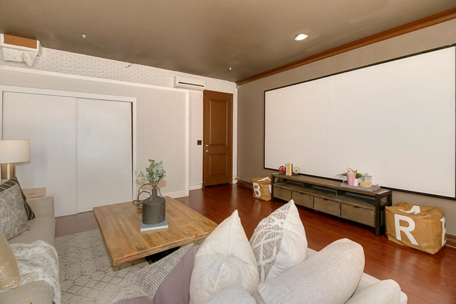 565_Addison_Ct_Folsom_CA_95630-large-022-042-022-1500x1000-72dpi