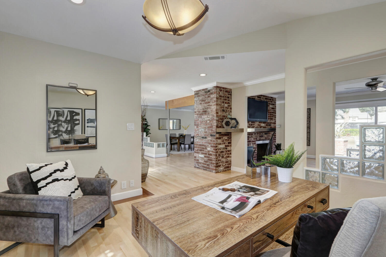 5830_Hoffman_Ln_Fair_Oaks_CA-large-018-020-018-1500x1000-72dpi