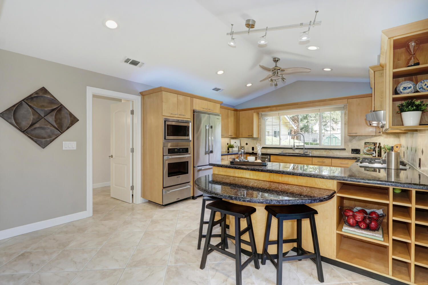 5830_Hoffman_Ln_Fair_Oaks_CA-large-028-031-028-1500x1000-72dpi