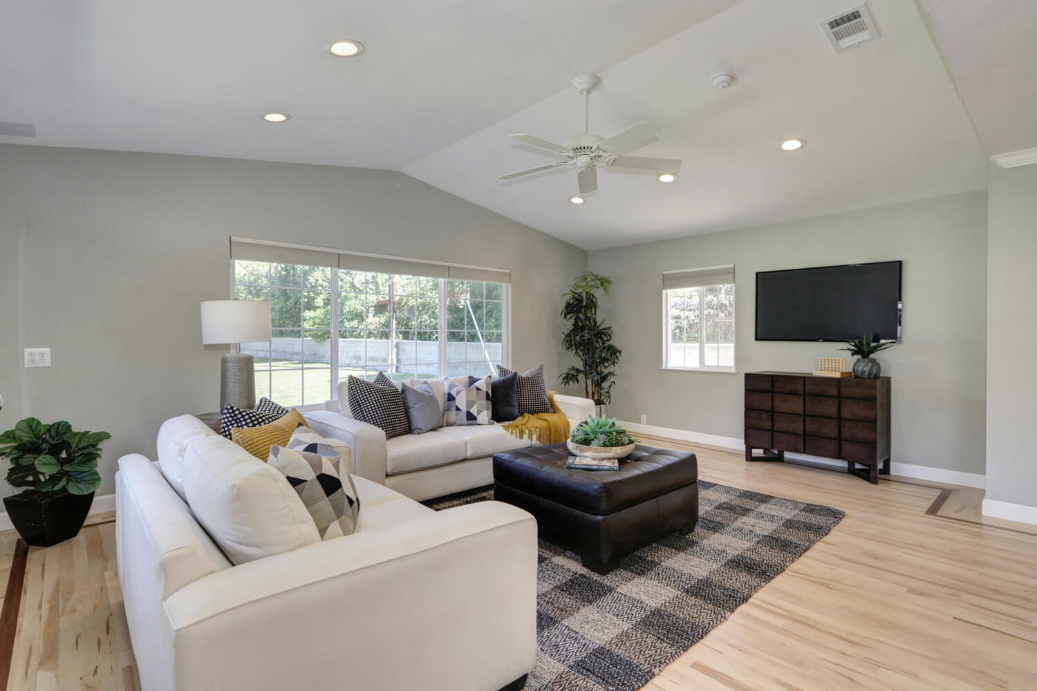 5830_Hoffman_Ln_Fair_Oaks_CA-large-038-040-038-1500x1000-72dpi