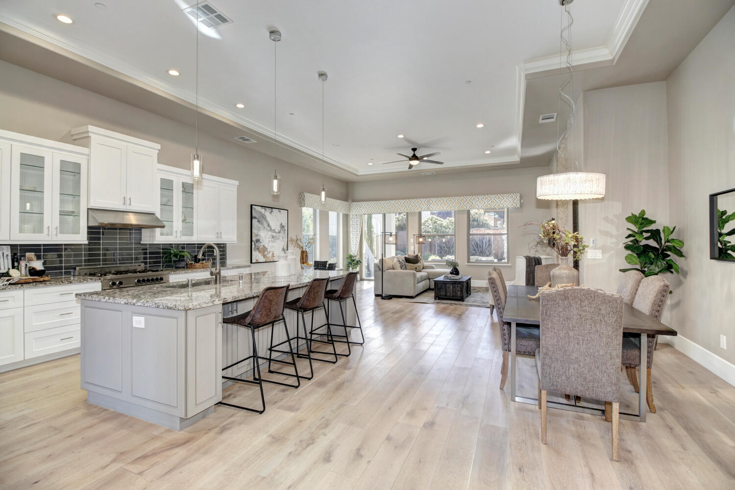 701_Oreno_Cir_Folsom_CA_95630-large-016-010-016-1500x1000-72dpi