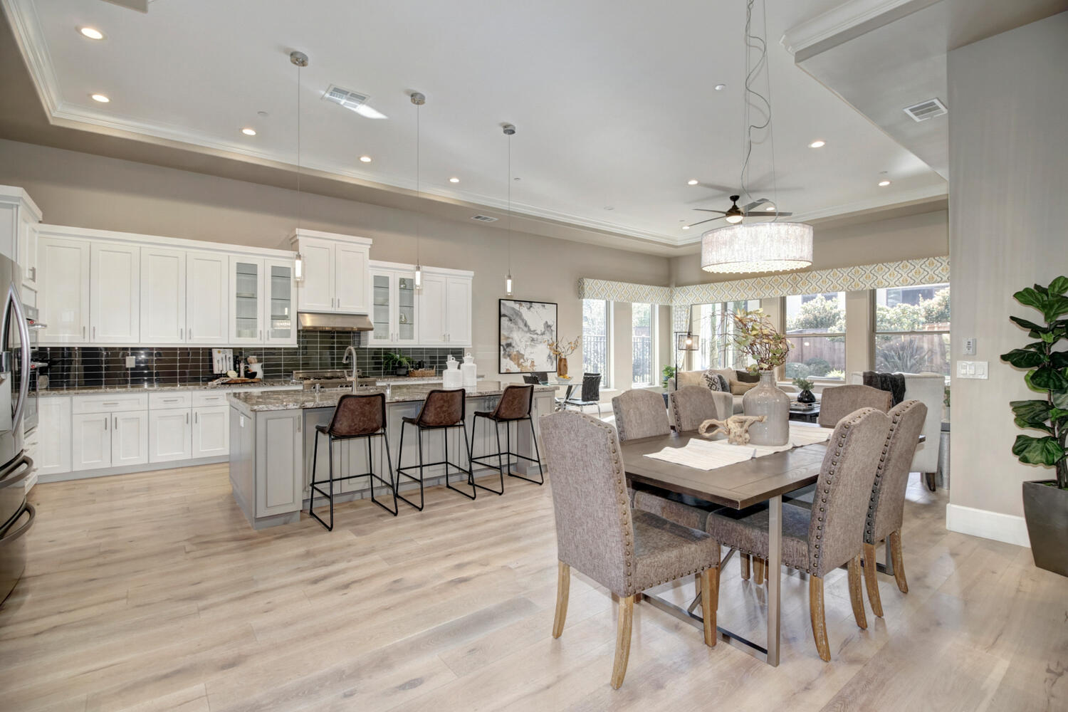 701_Oreno_Cir_Folsom_CA_95630-large-017-015-017-1500x1000-72dpi