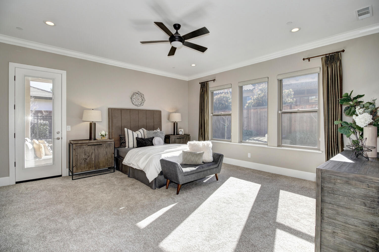 701_Oreno_Cir_Folsom_CA_95630-large-023-027-023-1500x1000-72dpi