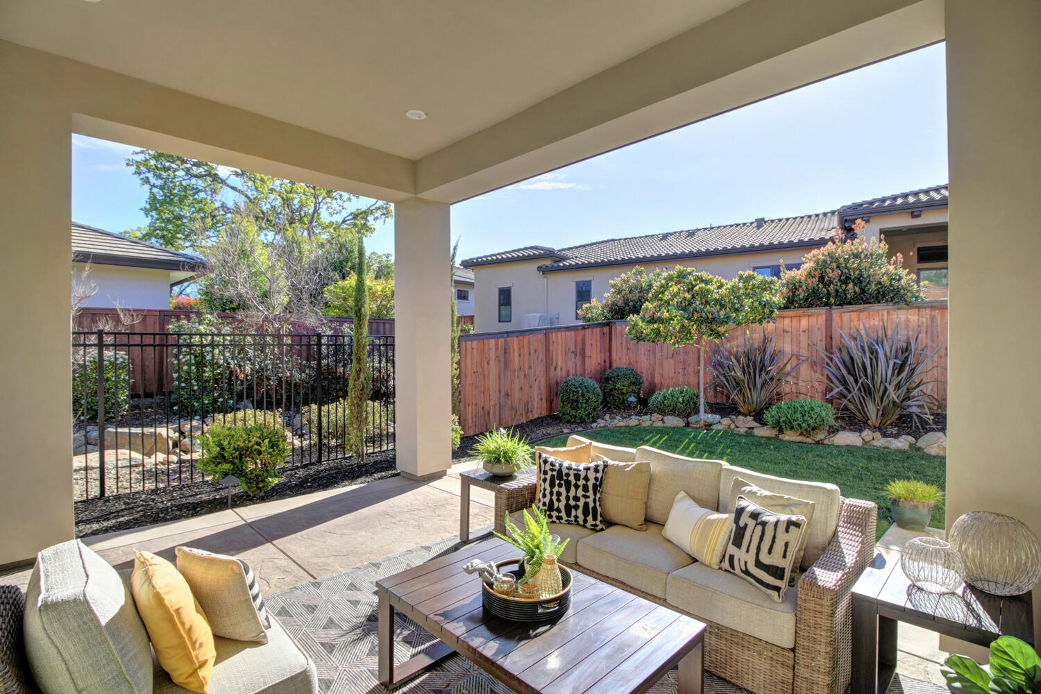 701_Oreno_Cir_Folsom_CA_95630-large-042-039-042-1500x1000-72dpi