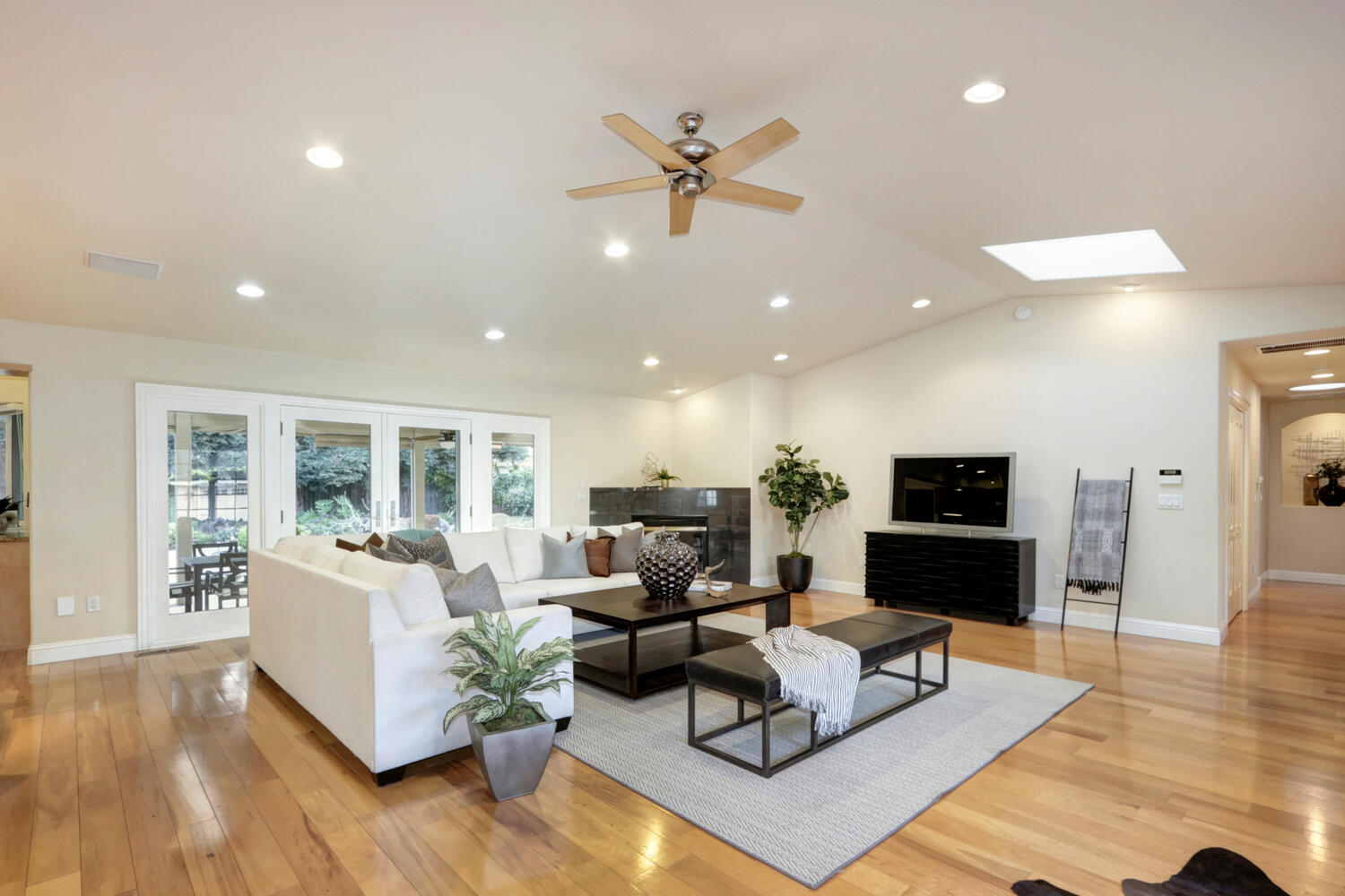 855_Piccadilly_Cir_Sacramento-large-010-010-010-1500x1000-72dpi