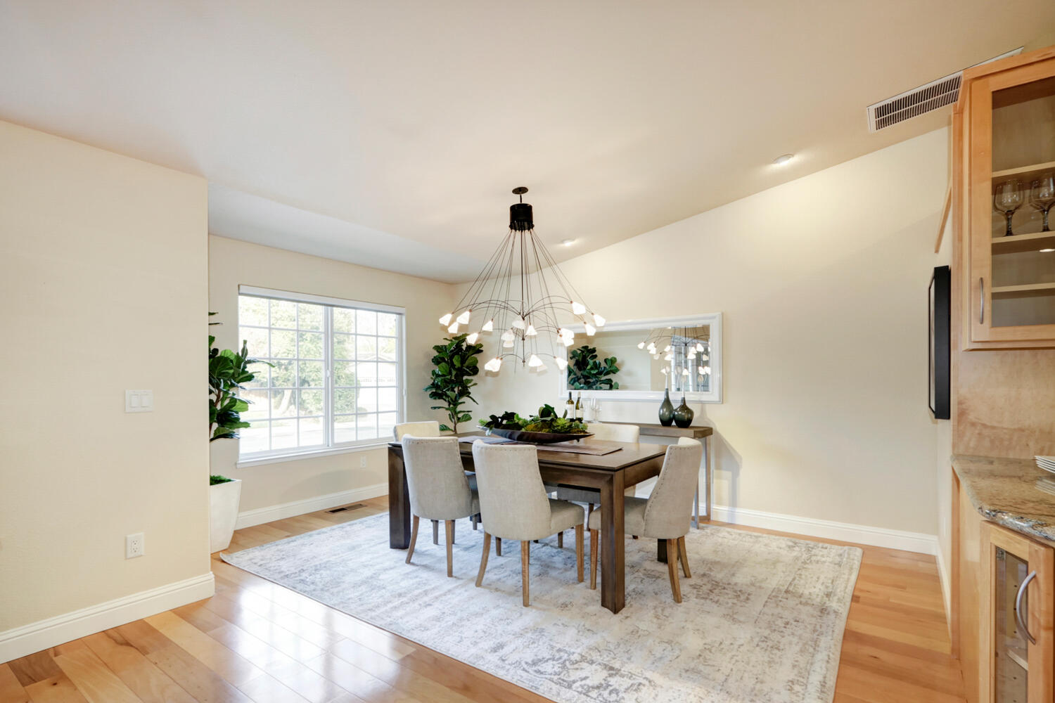 855_Piccadilly_Cir_Sacramento-large-014-013-014-1500x1000-72dpi