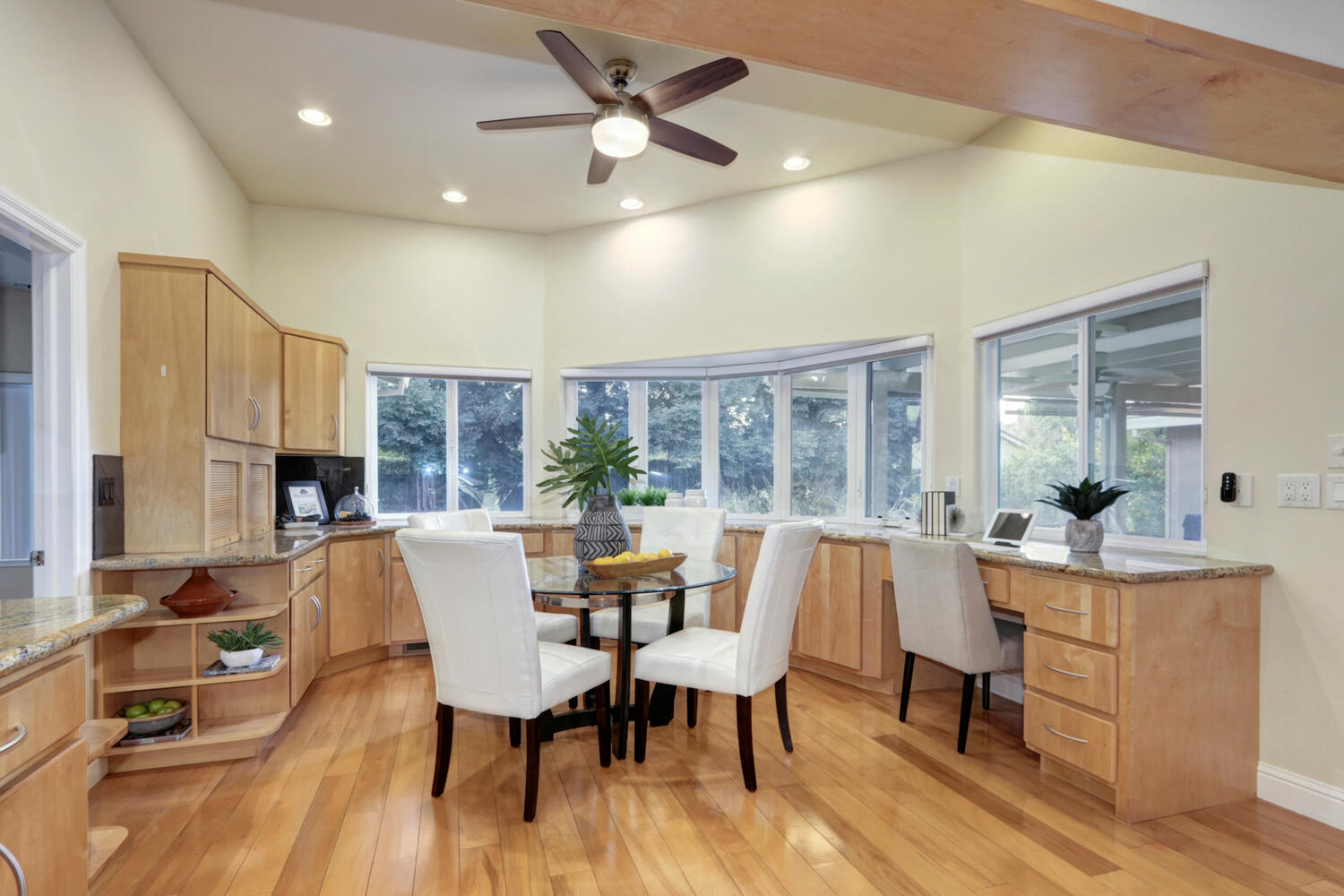 855_Piccadilly_Cir_Sacramento-large-021-016-021-1500x1000-72dpi