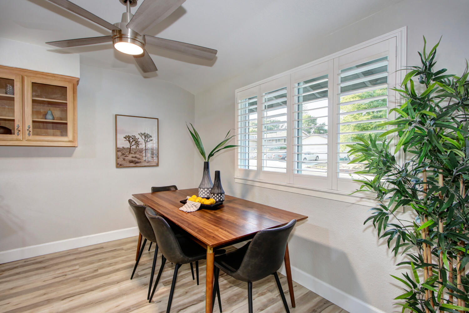 8960_Amerigo_Ave_Orangevale_CA-large-017-024-017-1500x1000-72dpi