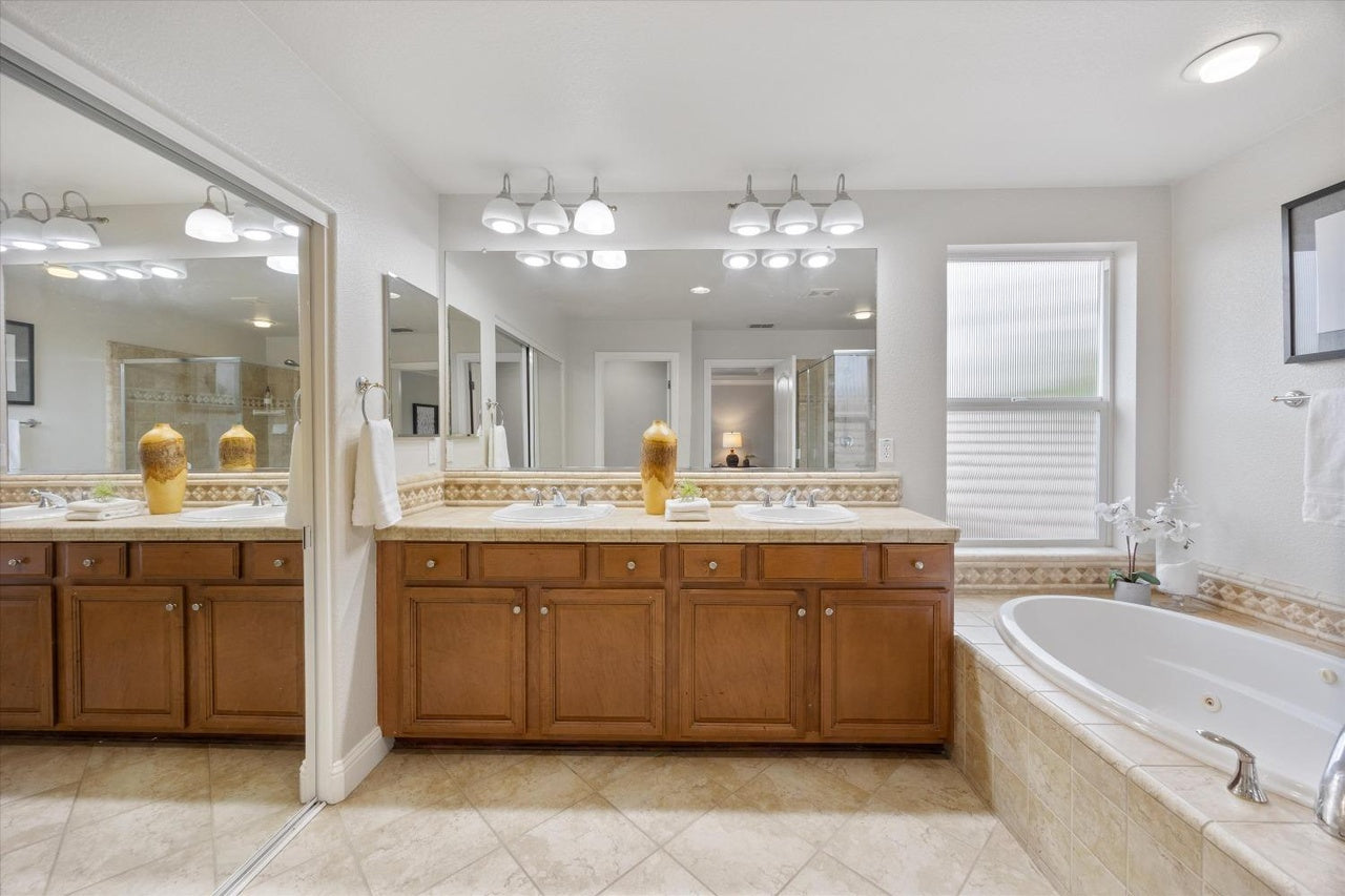 980_Hildebrand_Cir_Folsom_17
