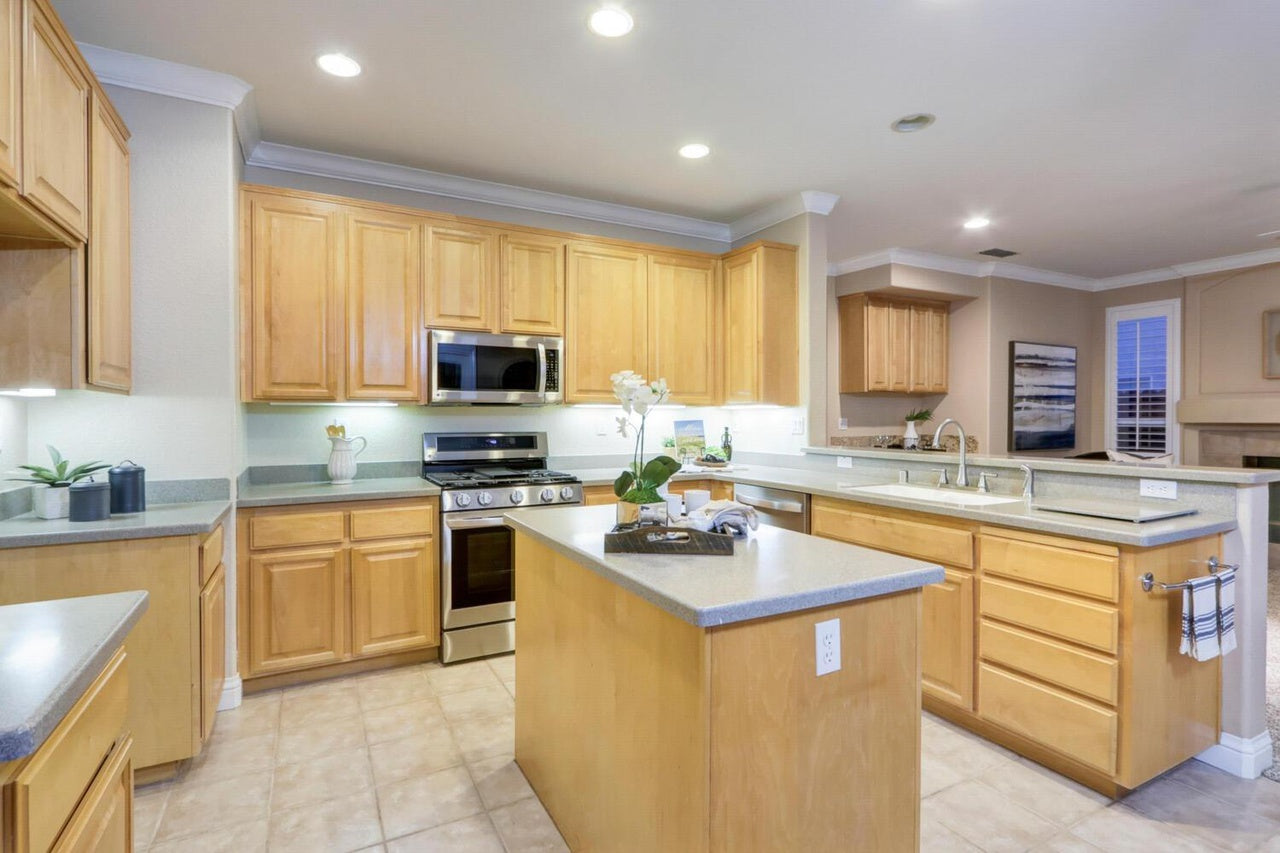 Blue_Maiden_Way_Elk_Grove_12