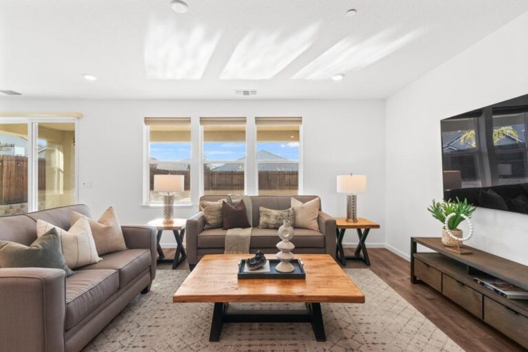 Luxury Home Staging | Confederation Ct Lincoln 1