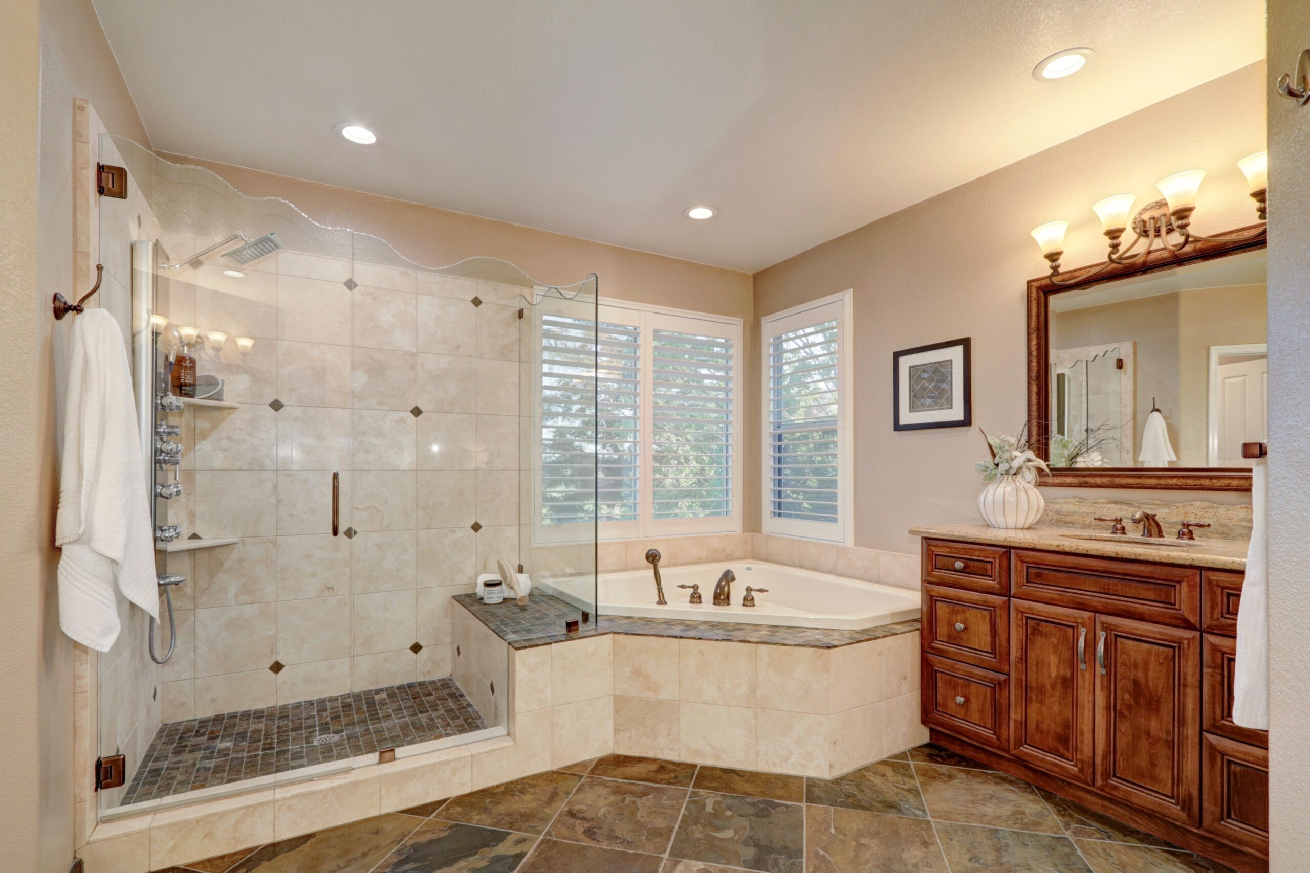 Danielle_Dr_Roseville_11