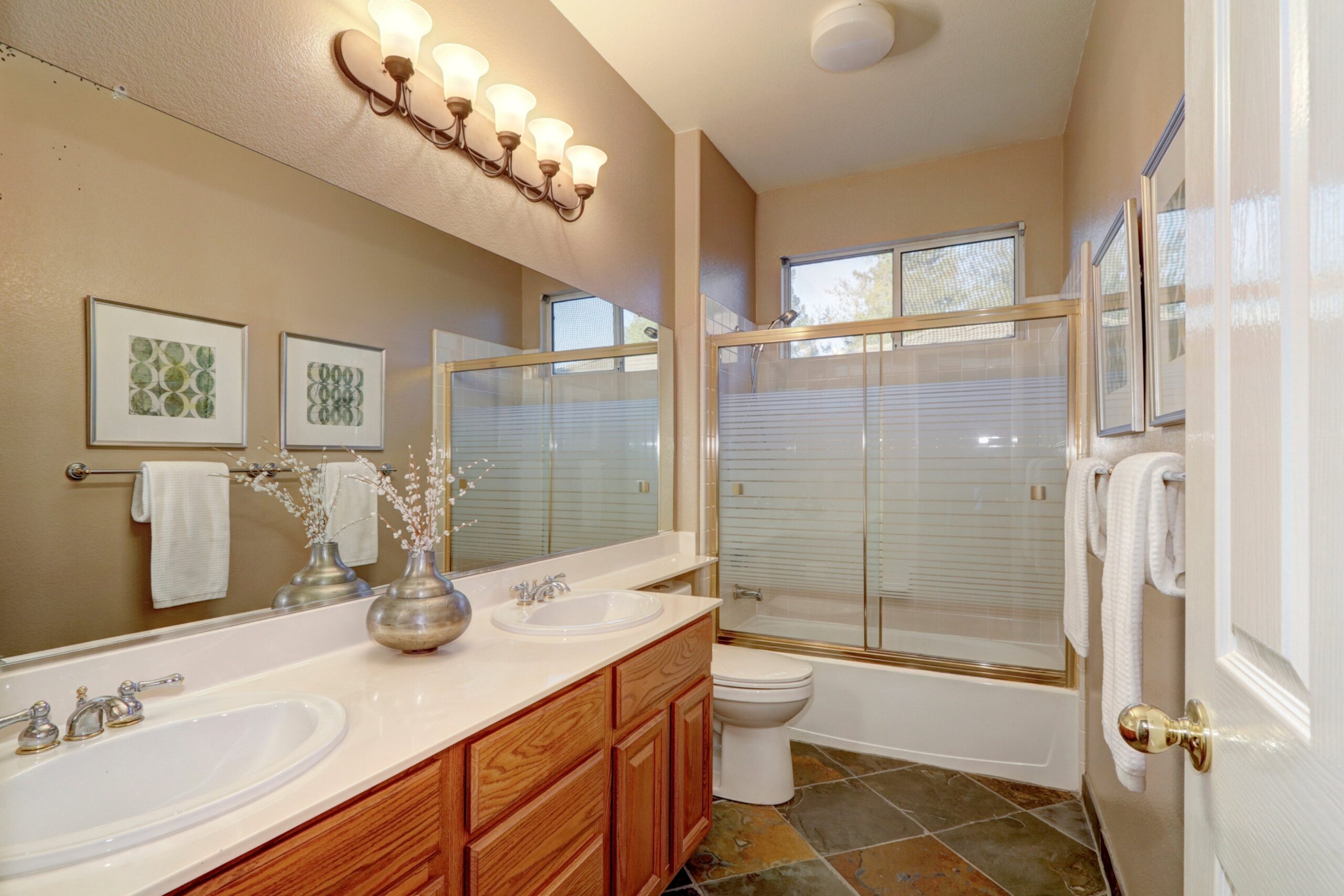 Danielle_Dr_Roseville_13
