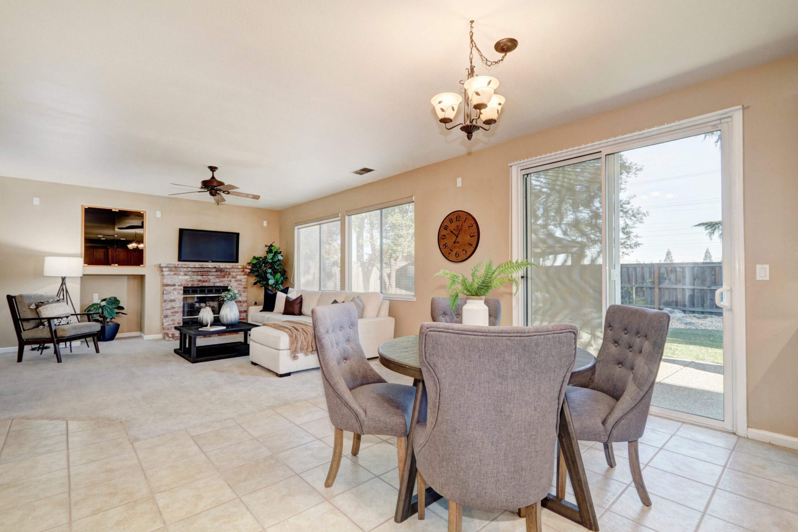 Danielle_Dr_Roseville_20