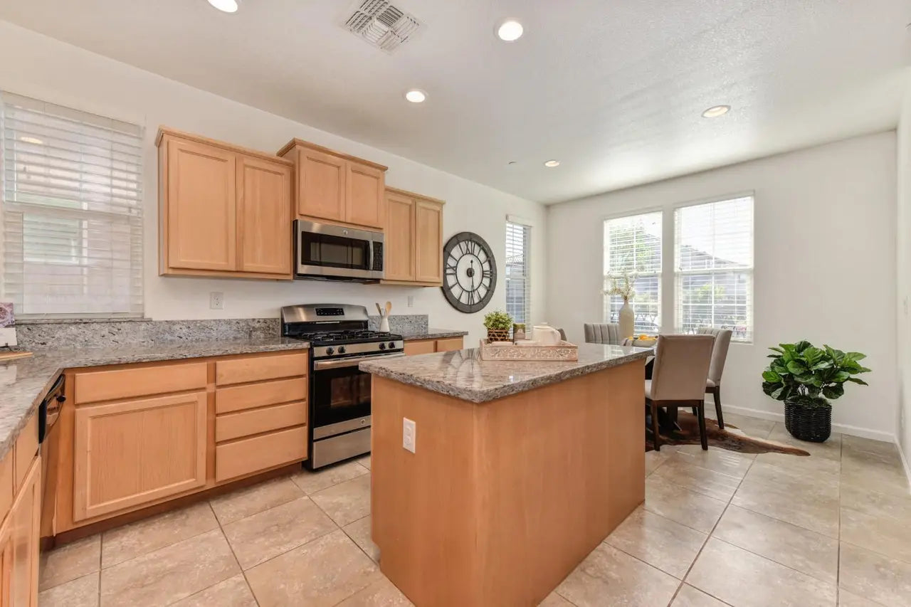 Golden_Cedar_St_Sacramento_10