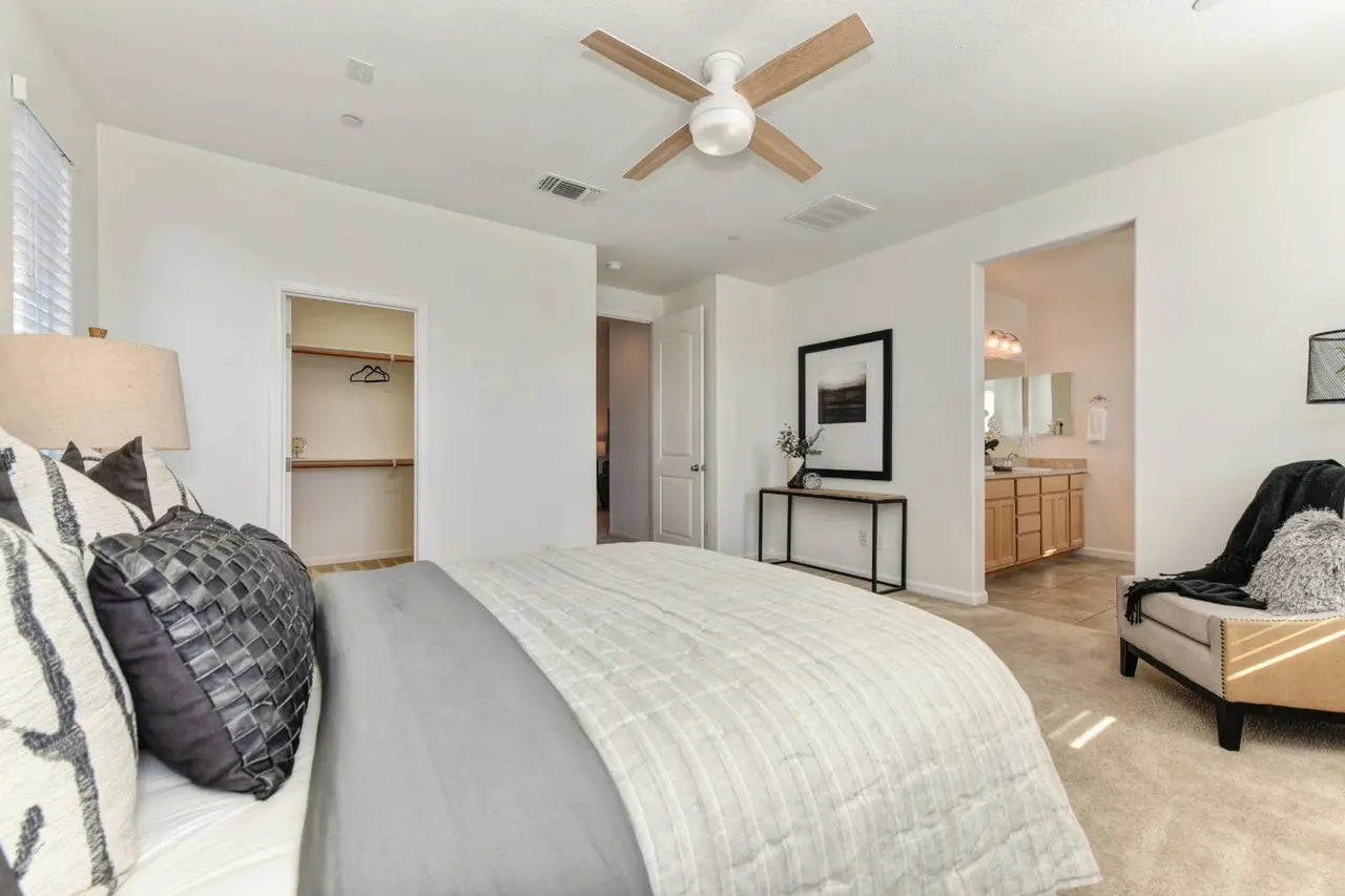 Golden_Cedar_St_Sacramento_17