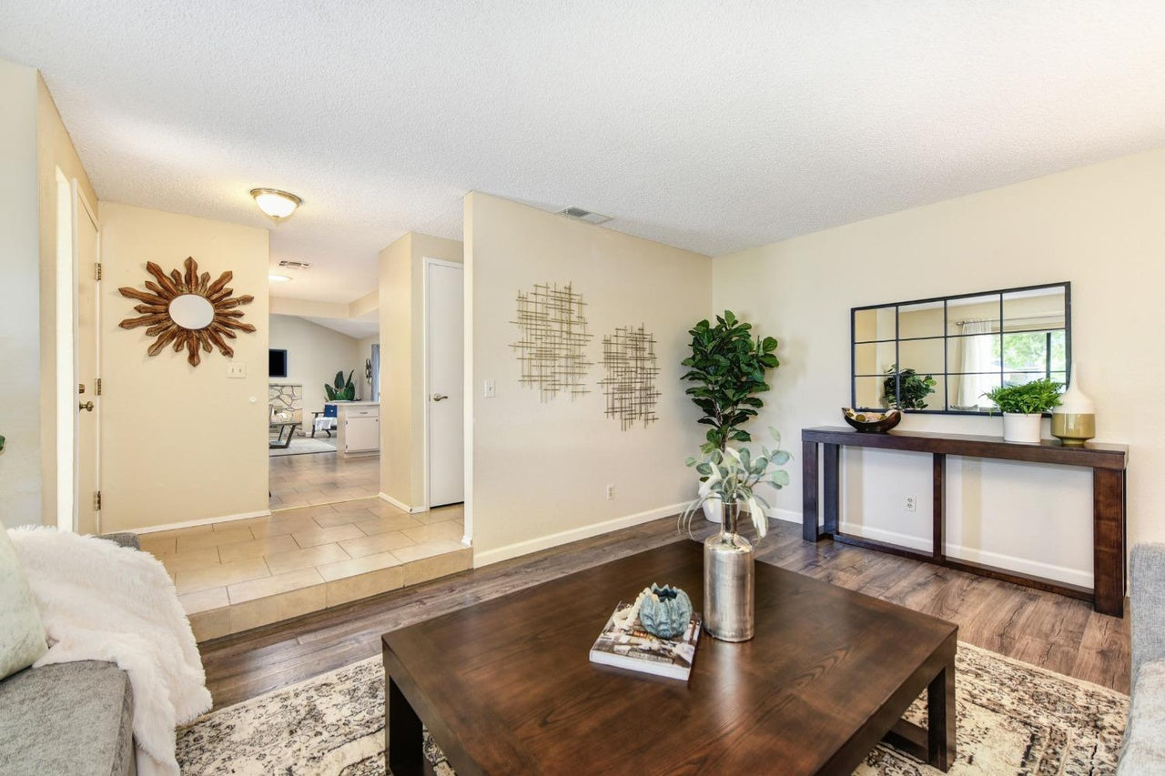 Sungold_Way_Sacramento_10
