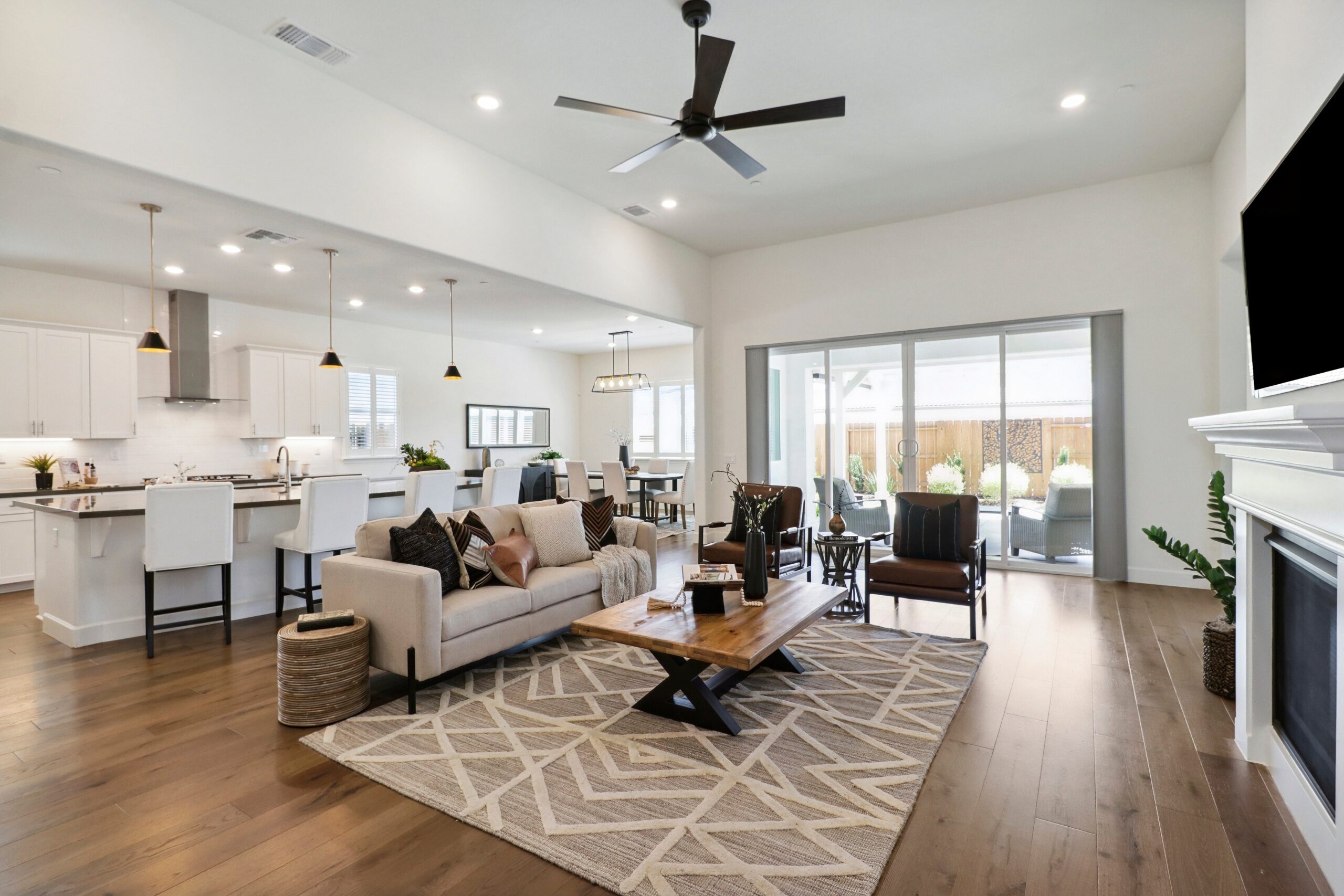 Trumpet_Lily_Way_Roseville_1