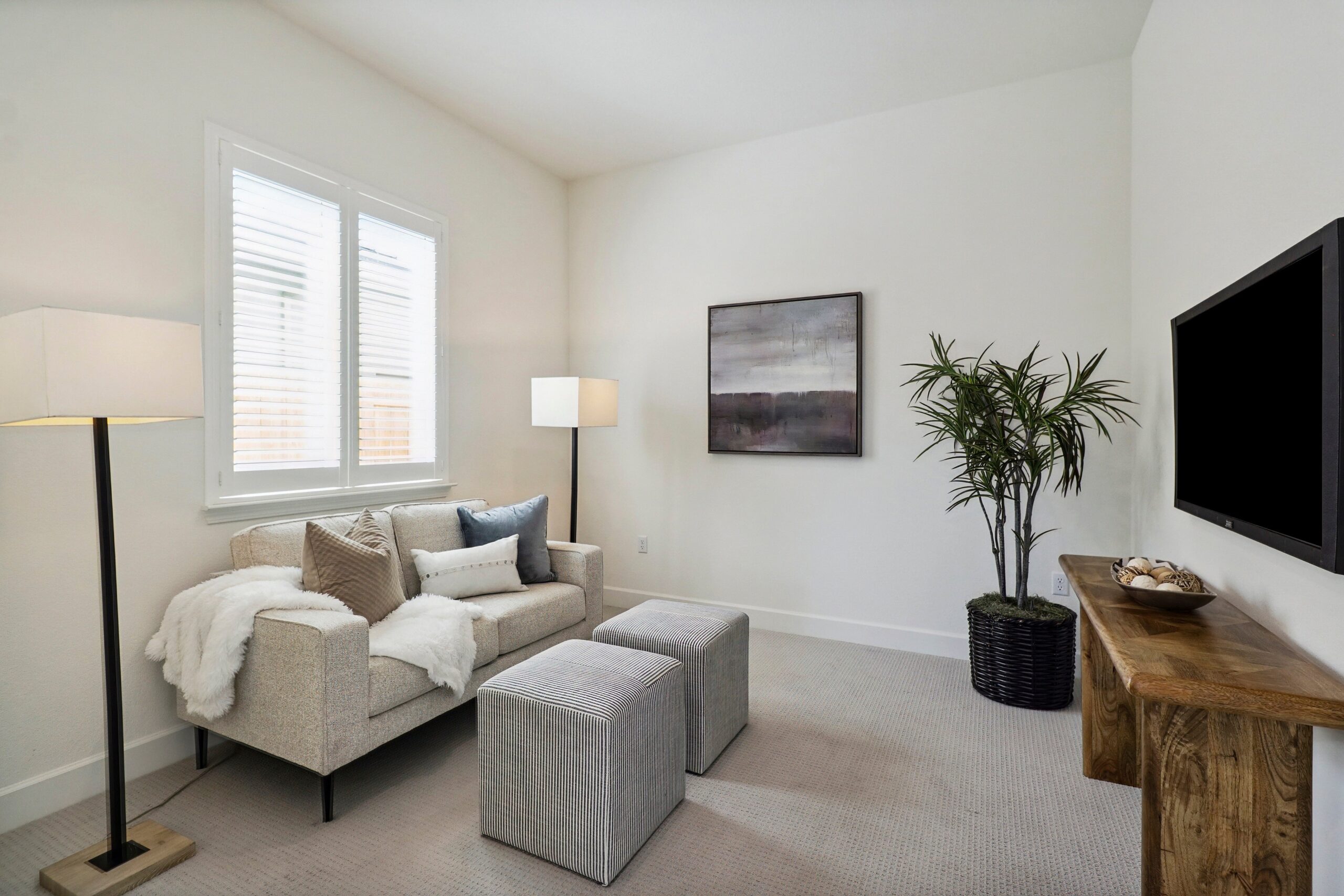 Trumpet_Lily_Way_Roseville_10