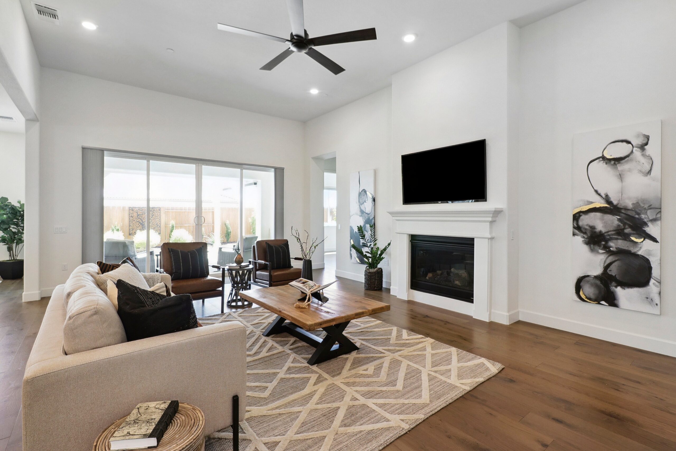 Trumpet_Lily_Way_Roseville_12
