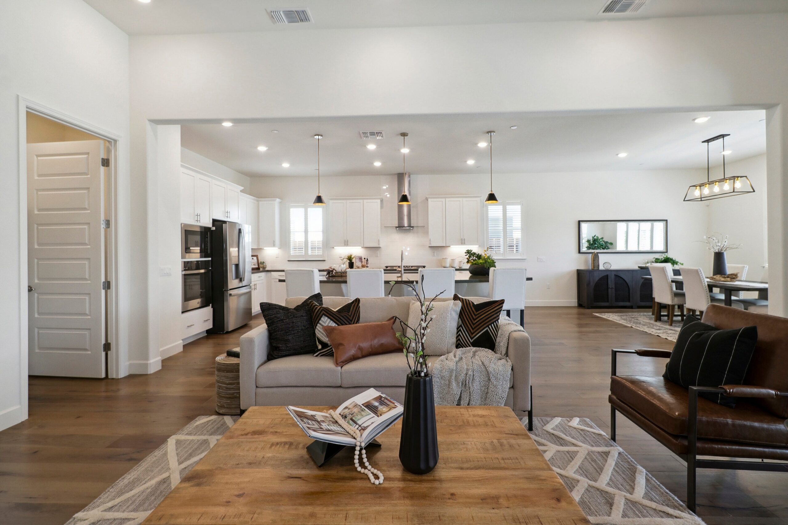 Trumpet_Lily_Way_Roseville_2