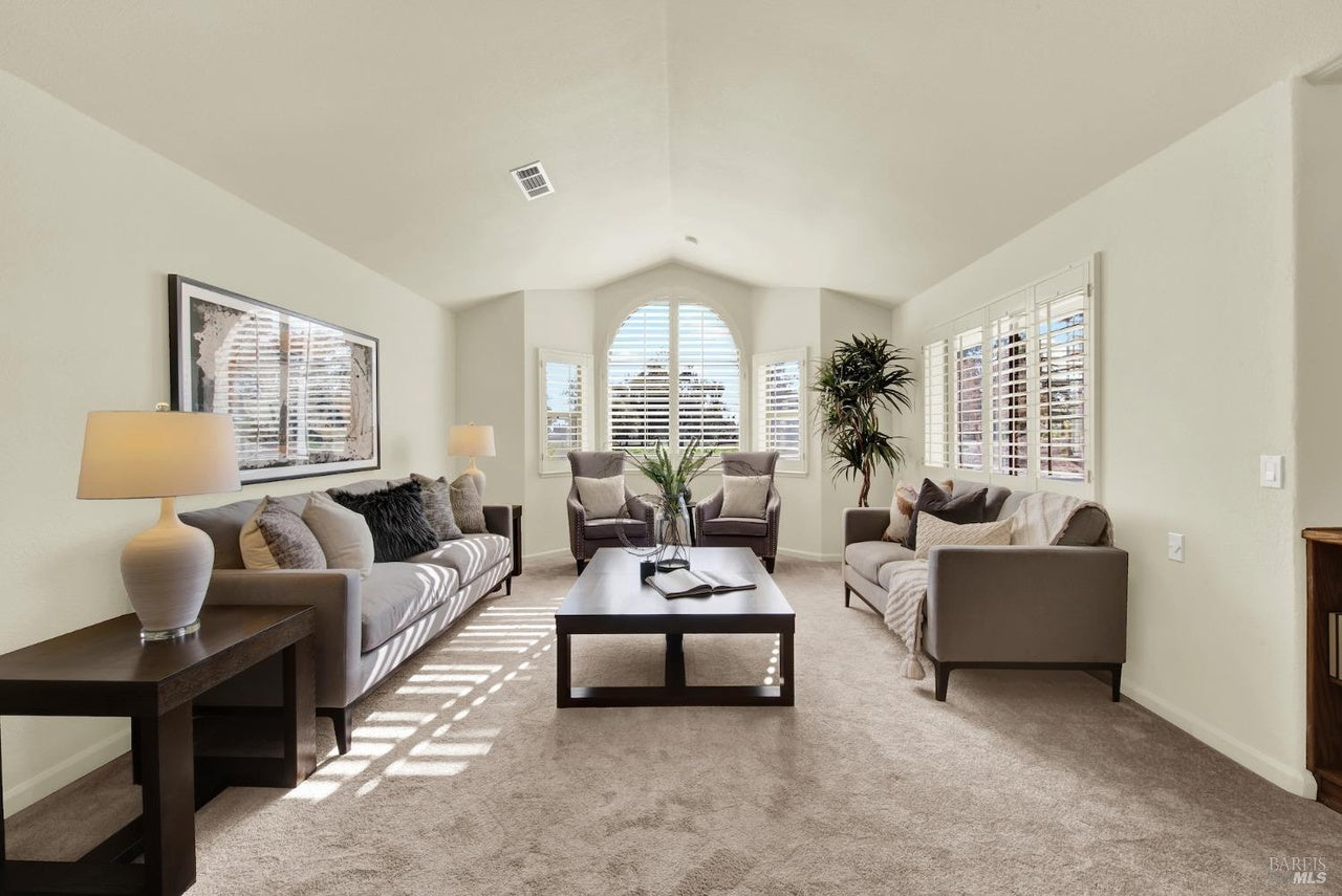 White_Sands_Dr_Vacaville_1