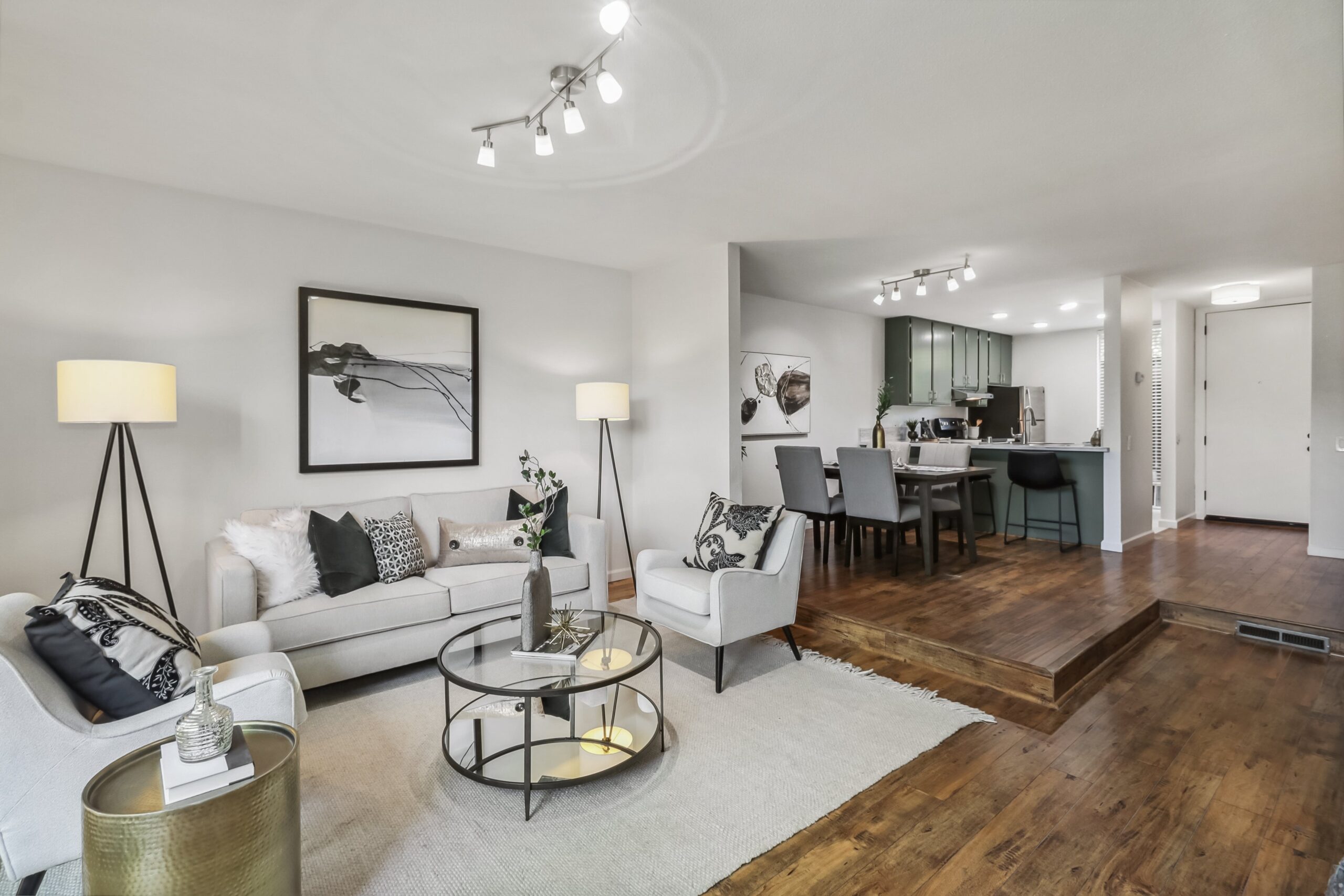 Woodside_Ln_Sacramento_1