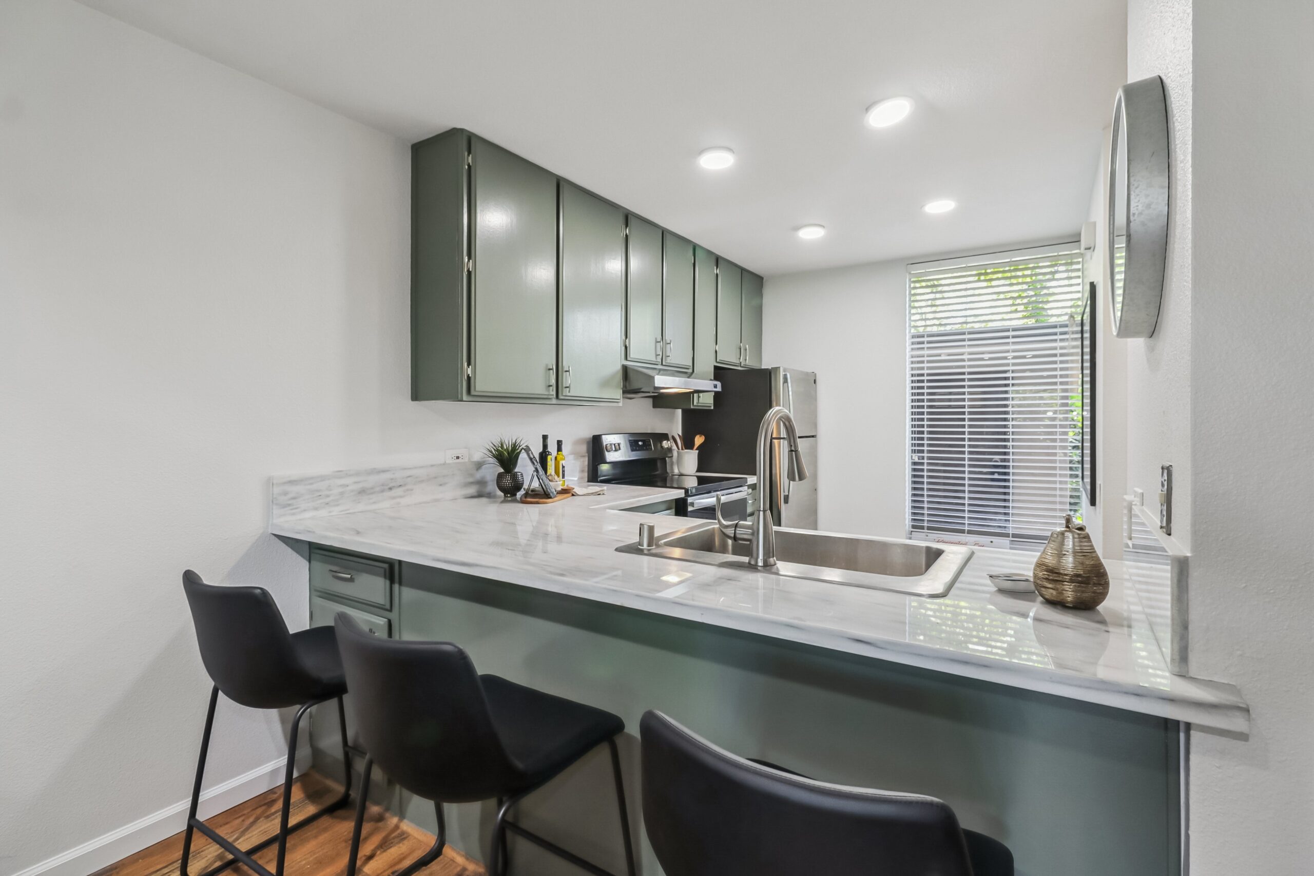 Woodside_Ln_Sacramento_3