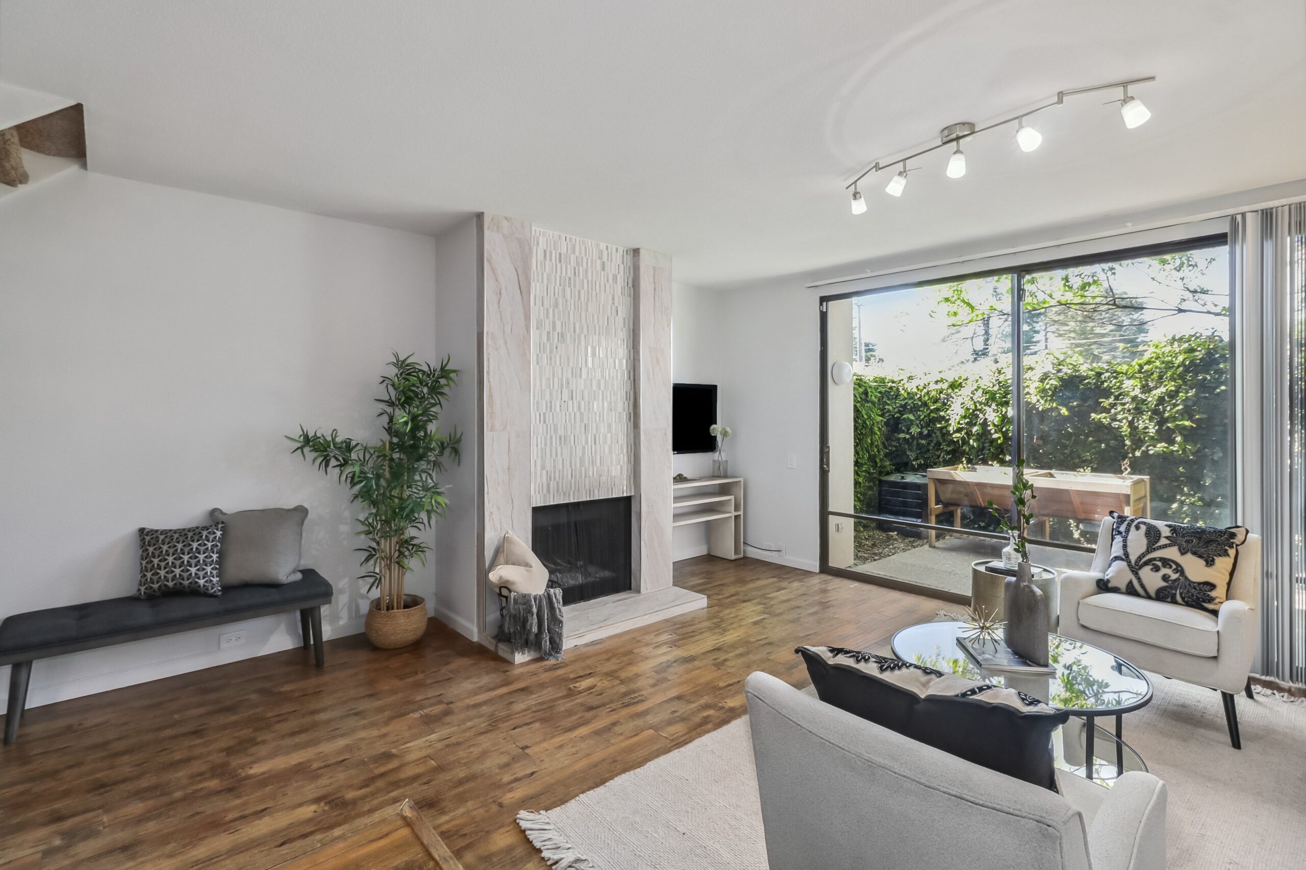 Woodside_Ln_Sacramento_9