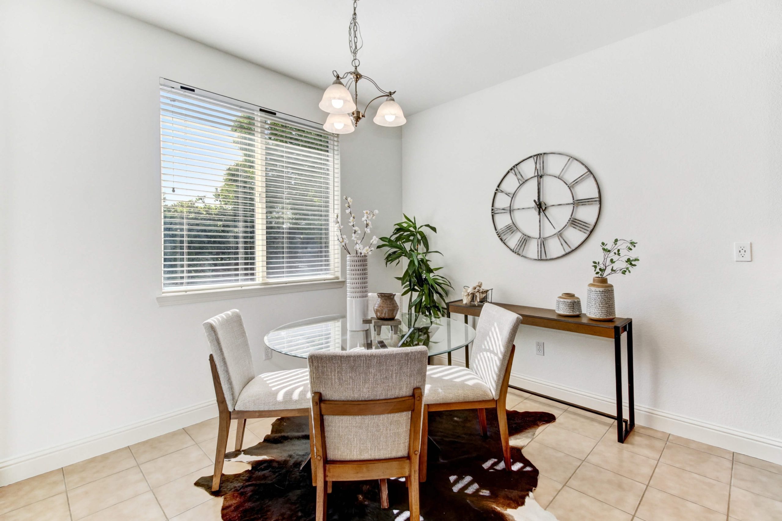 Brook Valley Way, Rancho Cordova - Premiere Home Staging & Design