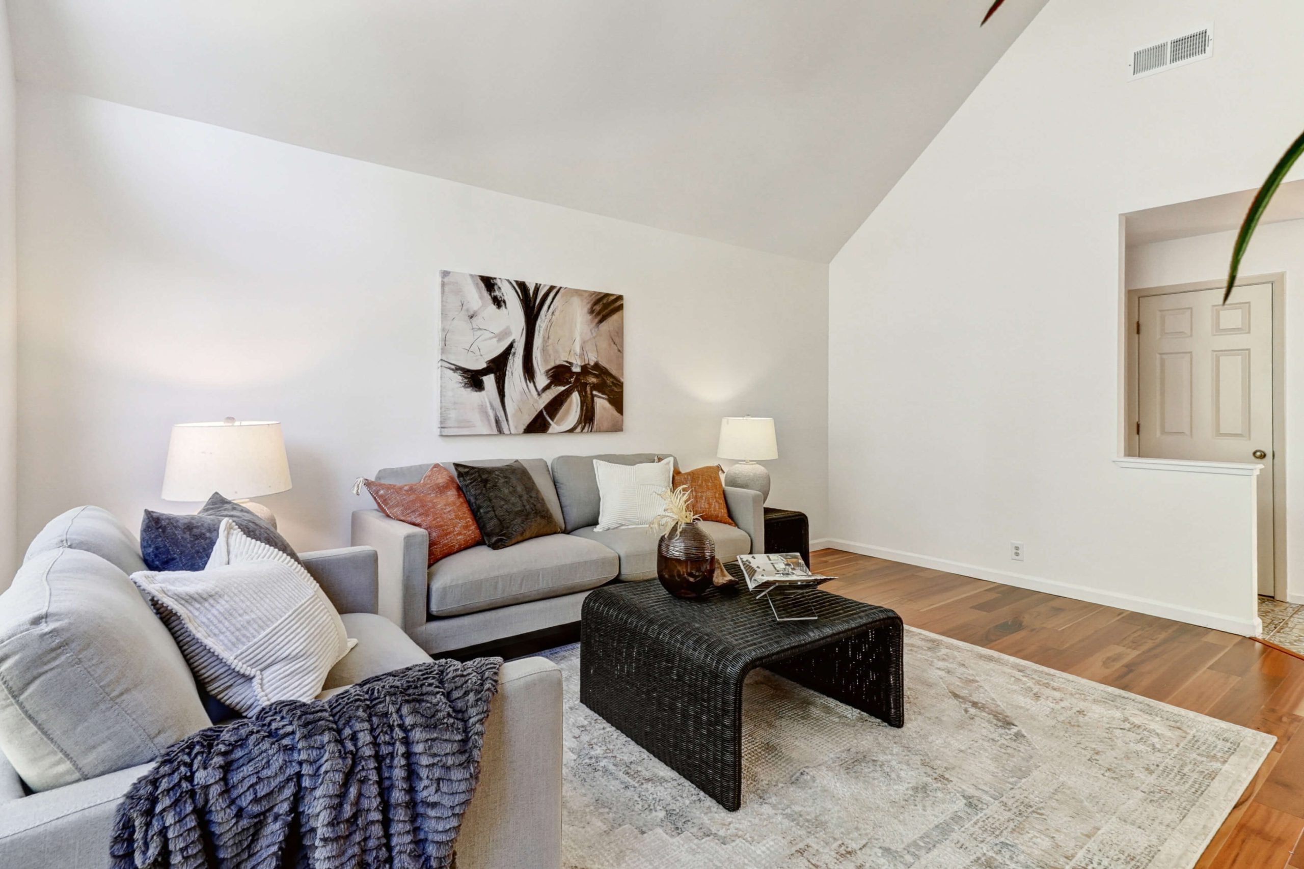 Reinhold St, Fair Oaks - Premiere Home Staging & Design
