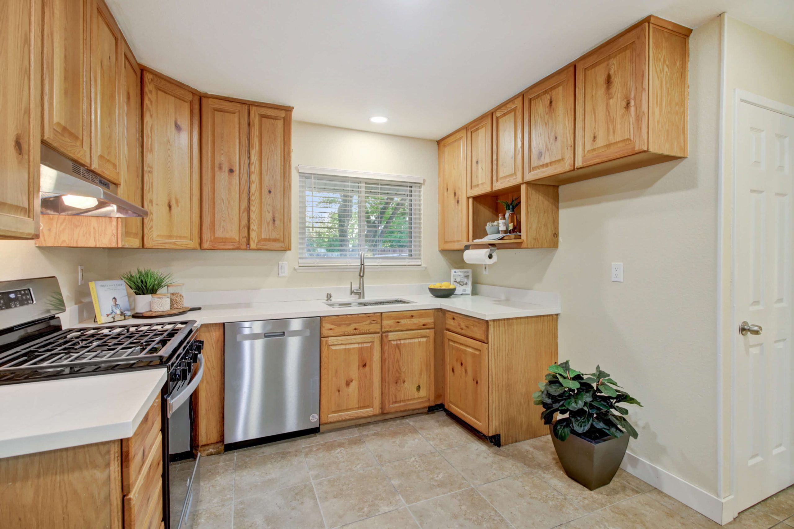 Drury Ct, Sacramento - Premiere Home Staging & Design