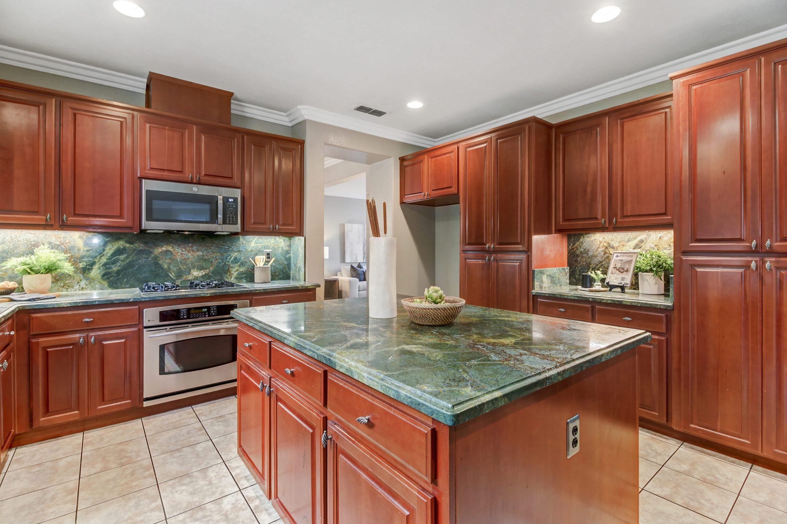 Galaxy Ln, Rocklin - Premiere Home Staging & Design