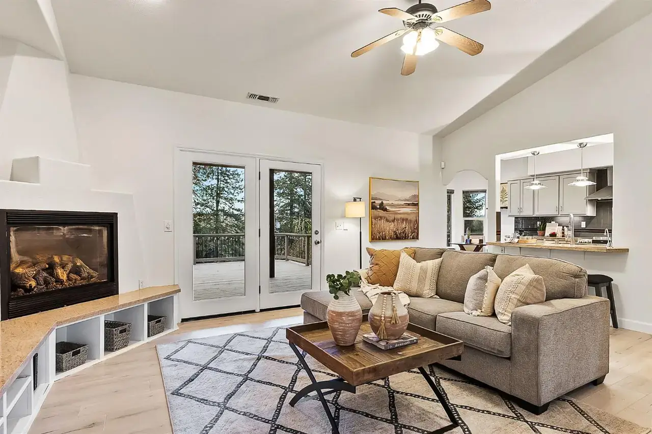 Lori Dr, Grass Valley - Premiere Home Staging & Design