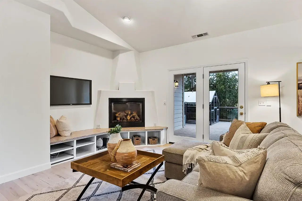 Lori Dr, Grass Valley - Premiere Home Staging & Design