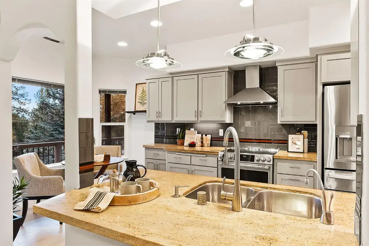 Lori Dr, Grass Valley - Premiere Home Staging & Design